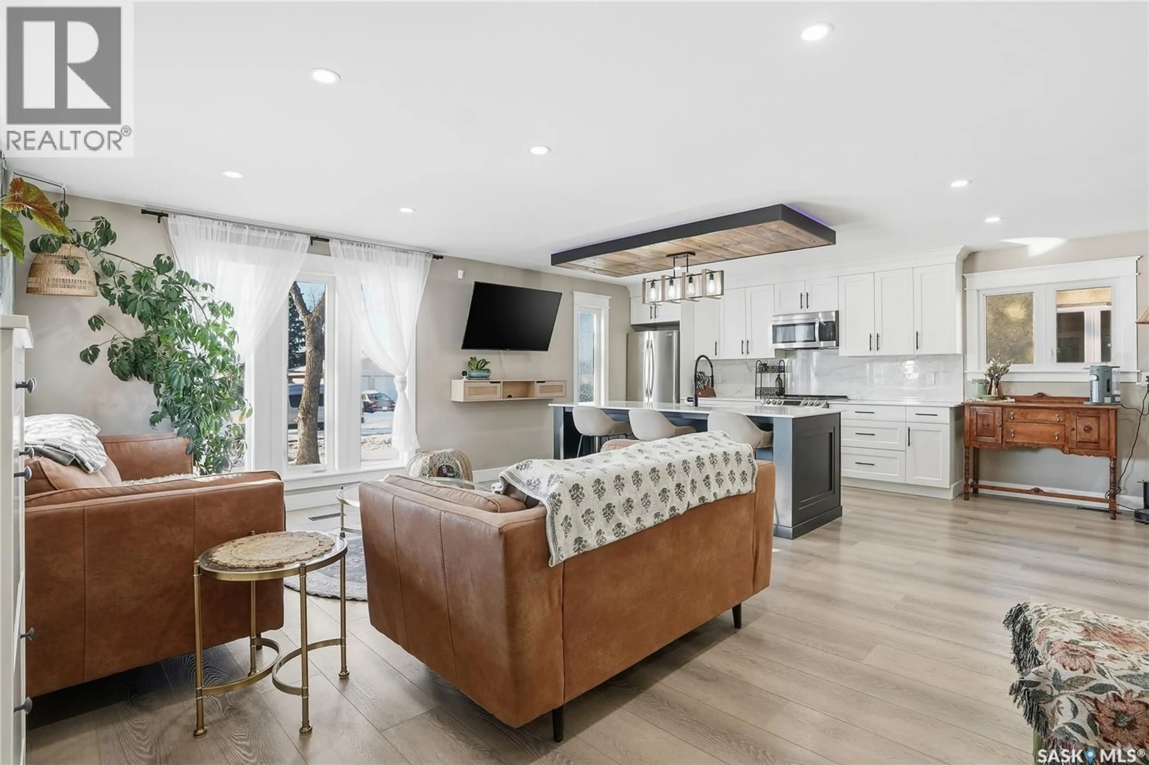 Open concept kitchen, ceramic/tile floor for 411 APPLEBY DRIVE, Saskatoon Saskatchewan S7M4B6