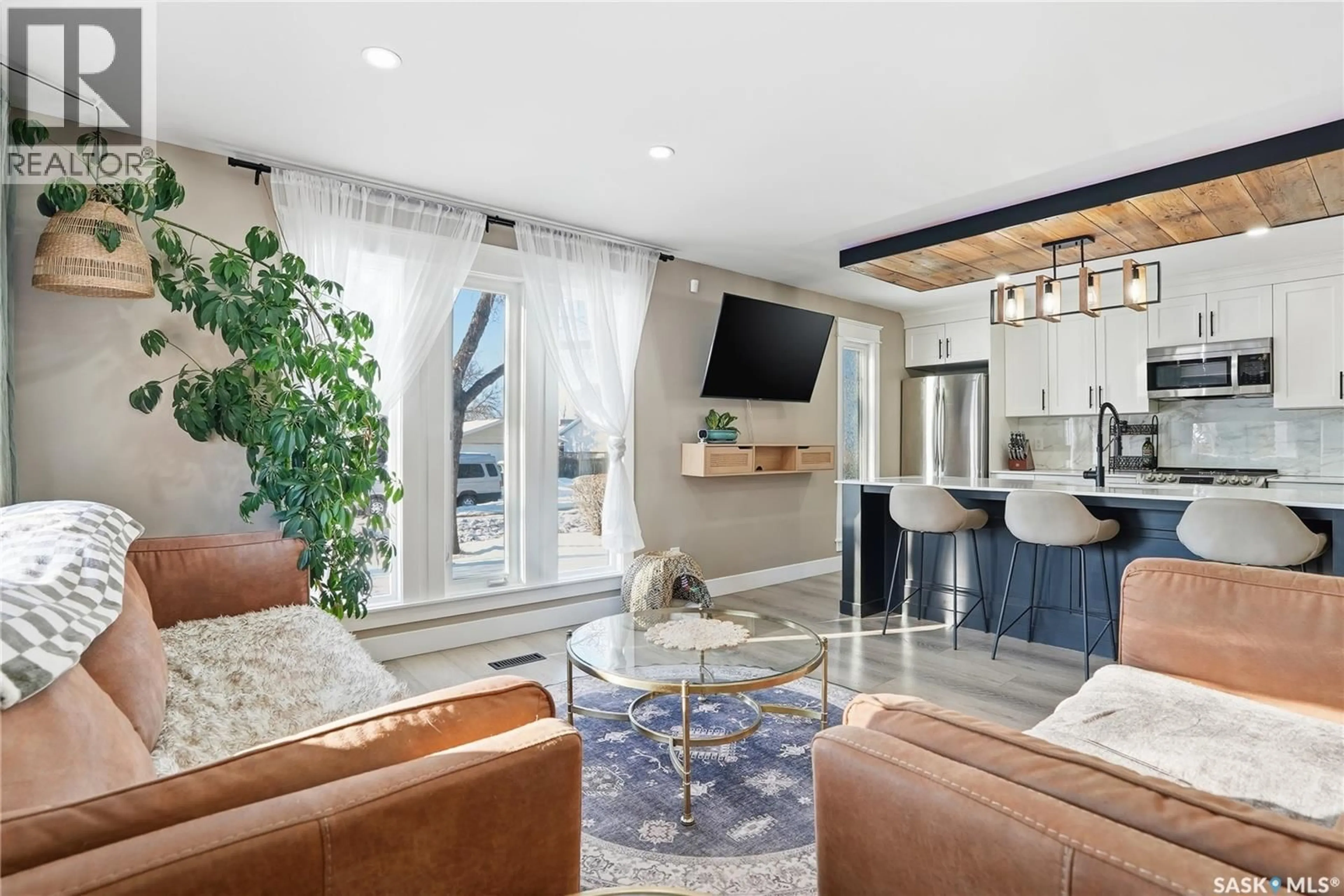 Living room with furniture, unknown for 411 APPLEBY DRIVE, Saskatoon Saskatchewan S7M4B6