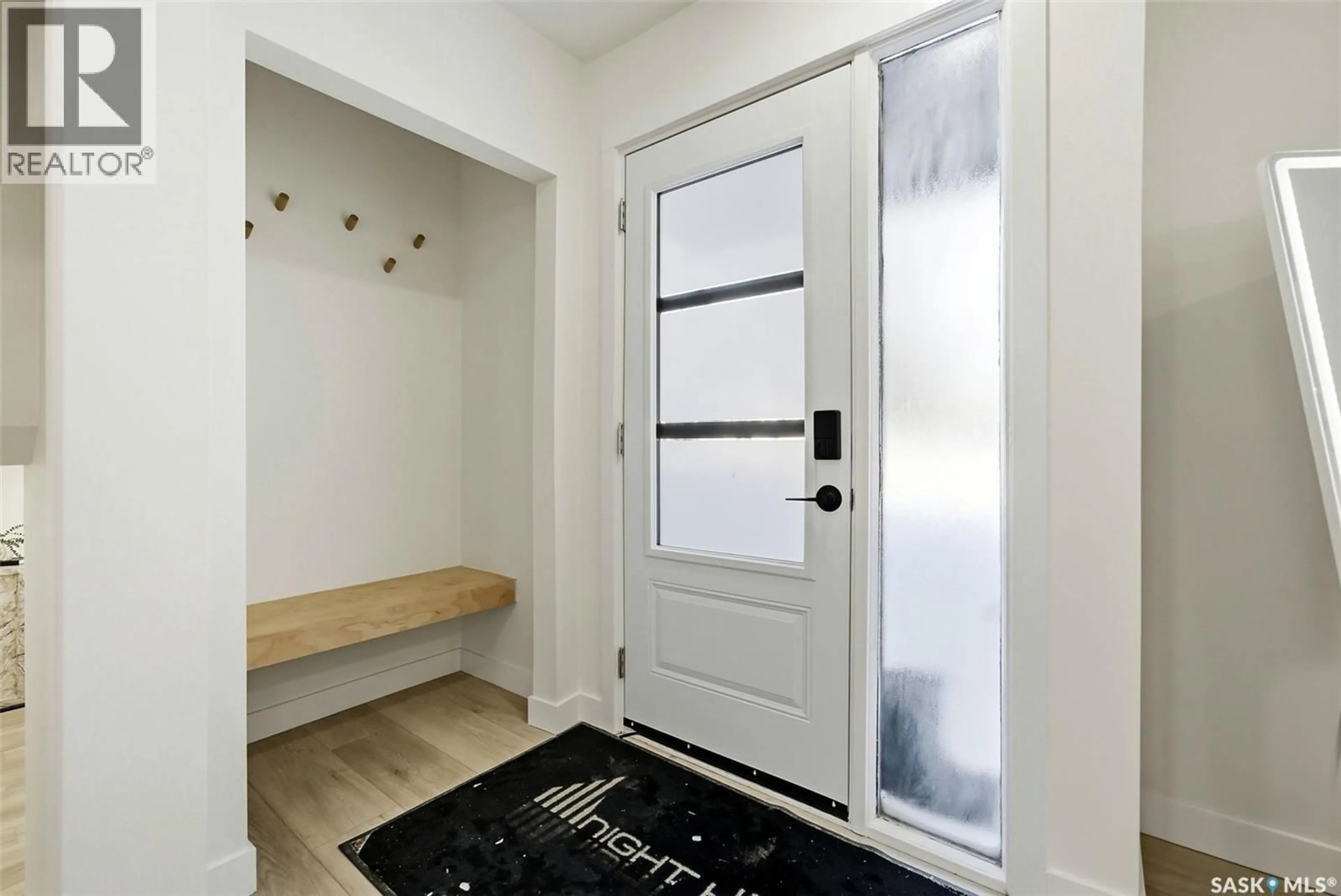 Indoor entryway for 96 BOBOLINK BAY, Regina Saskatchewan S4S4K1