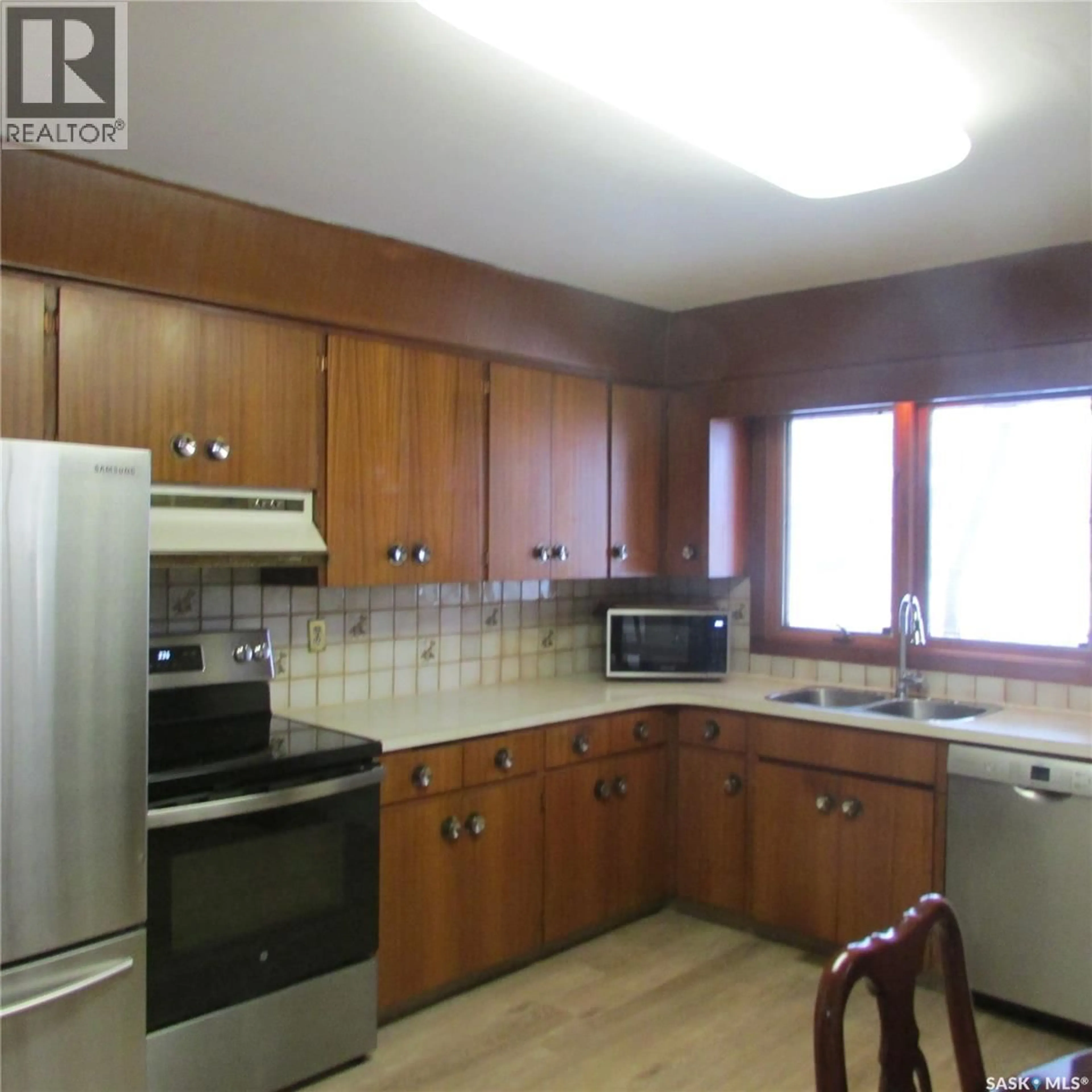 Standard kitchen, unknown for 139 SMITH STREET, Regina Saskatchewan S4R3B3