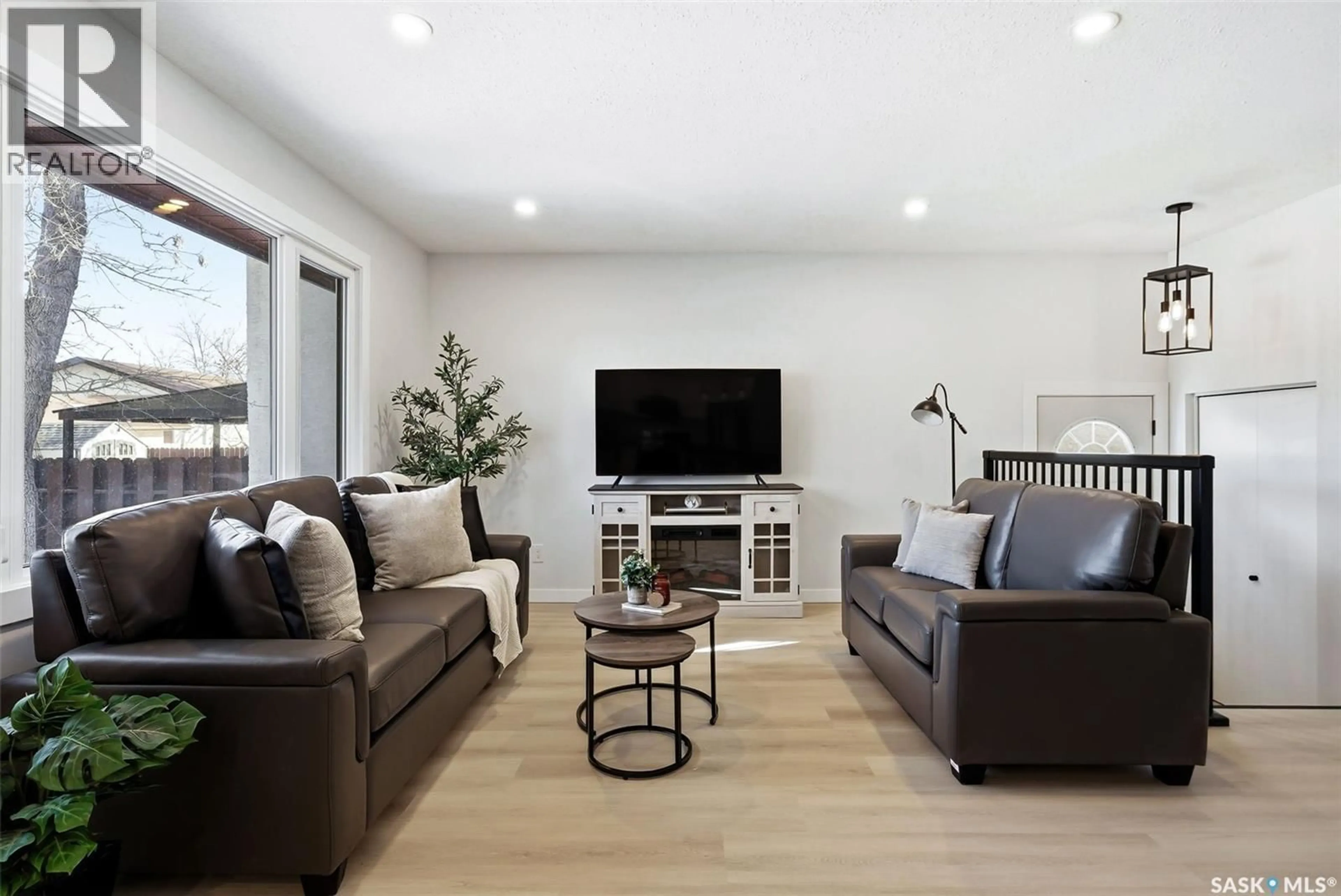 Living room with furniture, wood/laminate floor for 915 ROWELL CRESCENT, Regina Saskatchewan S4X2A5