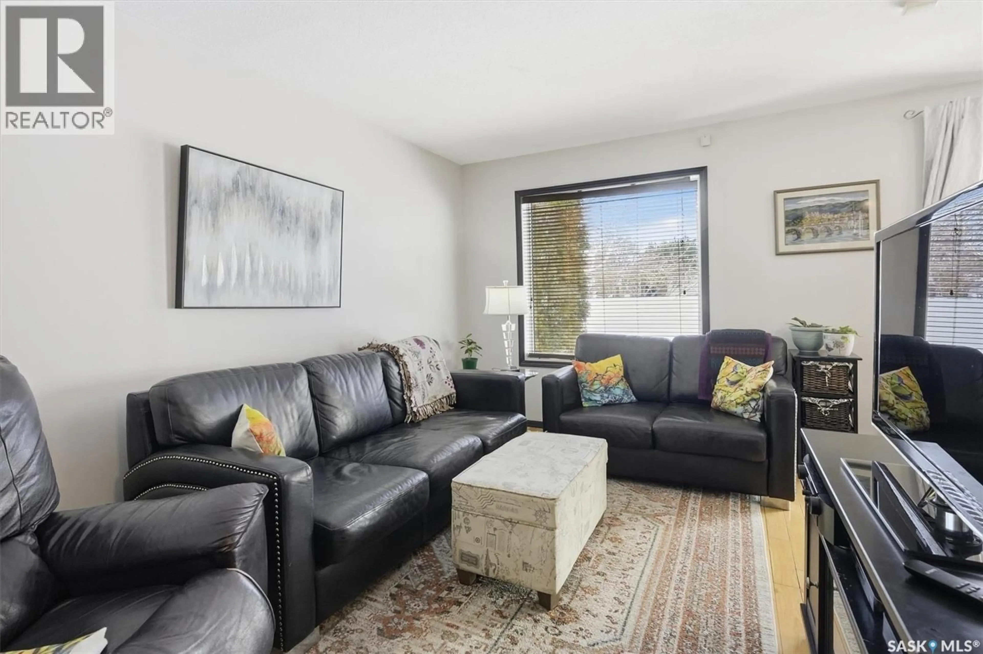 Living room with furniture, unknown for 14 215 PINEHOUSE DRIVE, Saskatoon Saskatchewan S7K6N9