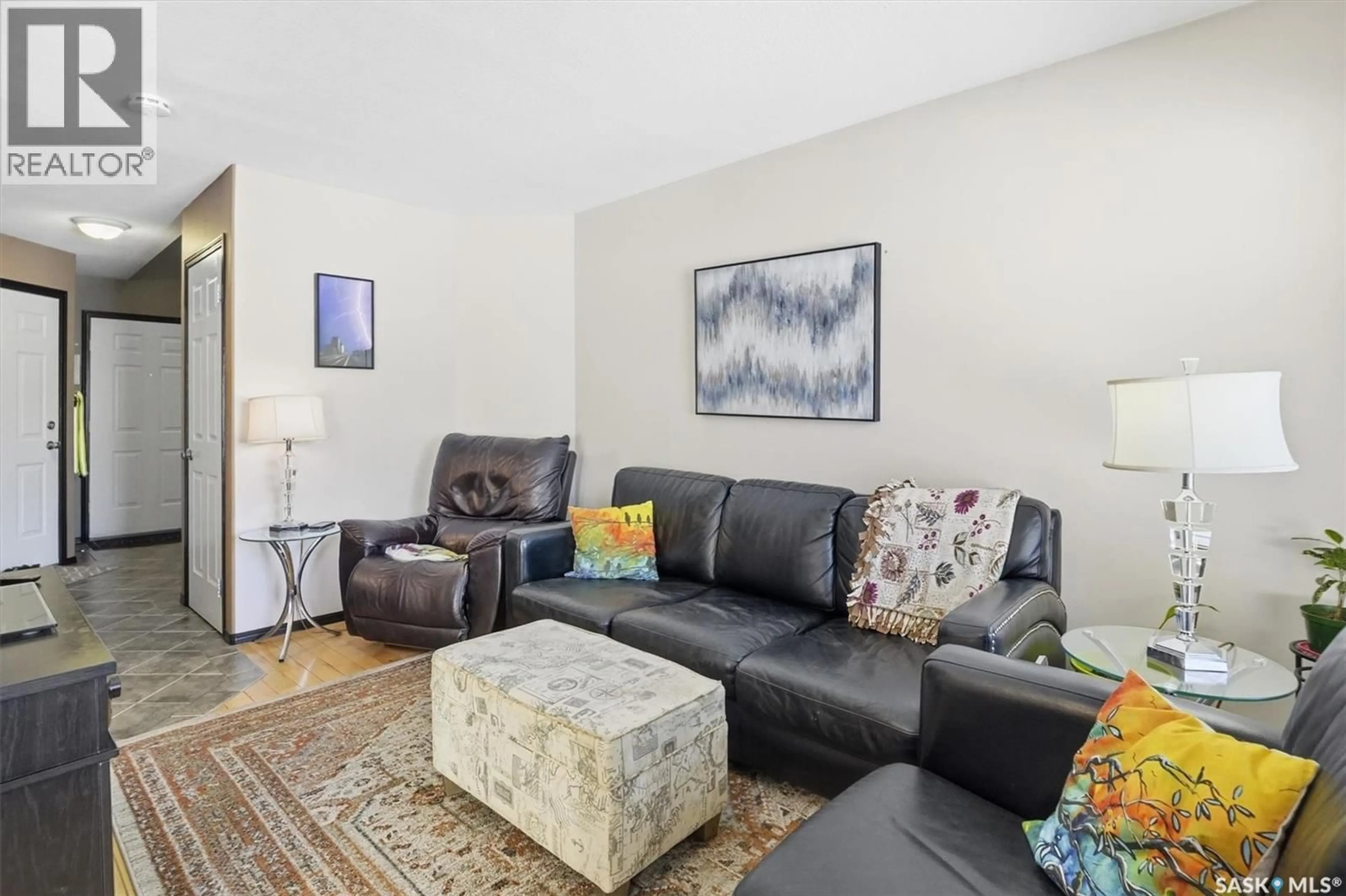 Living room with furniture, unknown for 14 215 PINEHOUSE DRIVE, Saskatoon Saskatchewan S7K6N9