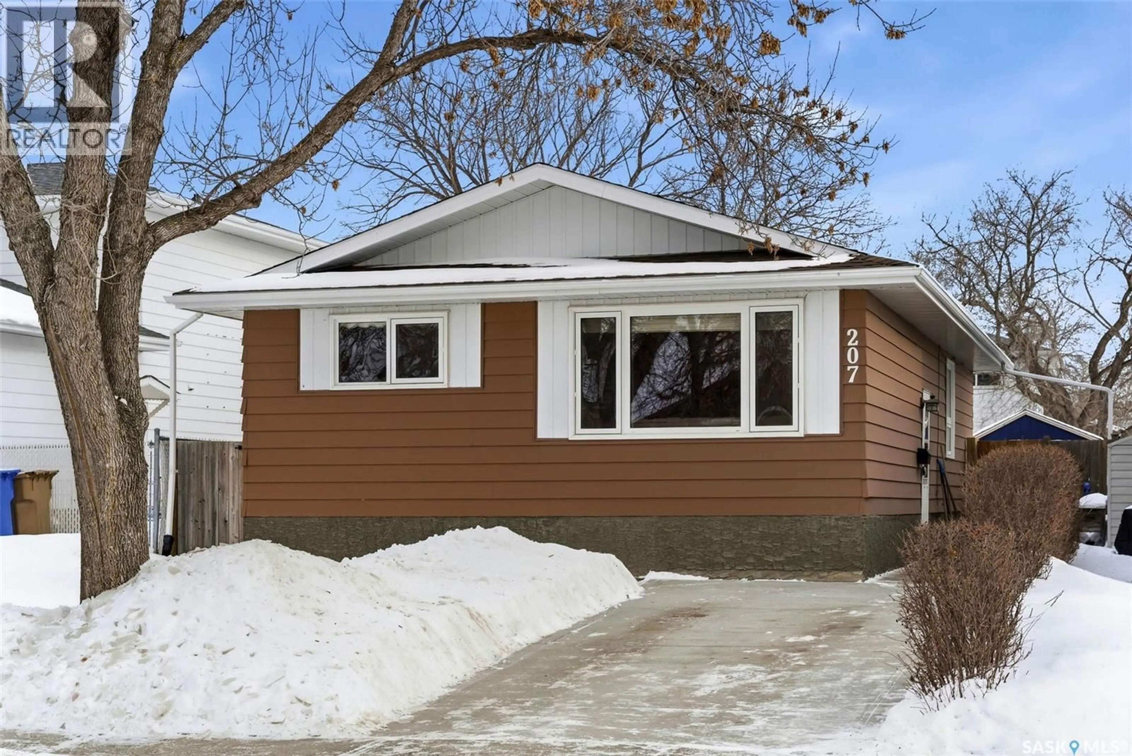 Home with vinyl exterior material, street for 207 PAYNTER CRESCENT, Regina Saskatchewan S4X2A9
