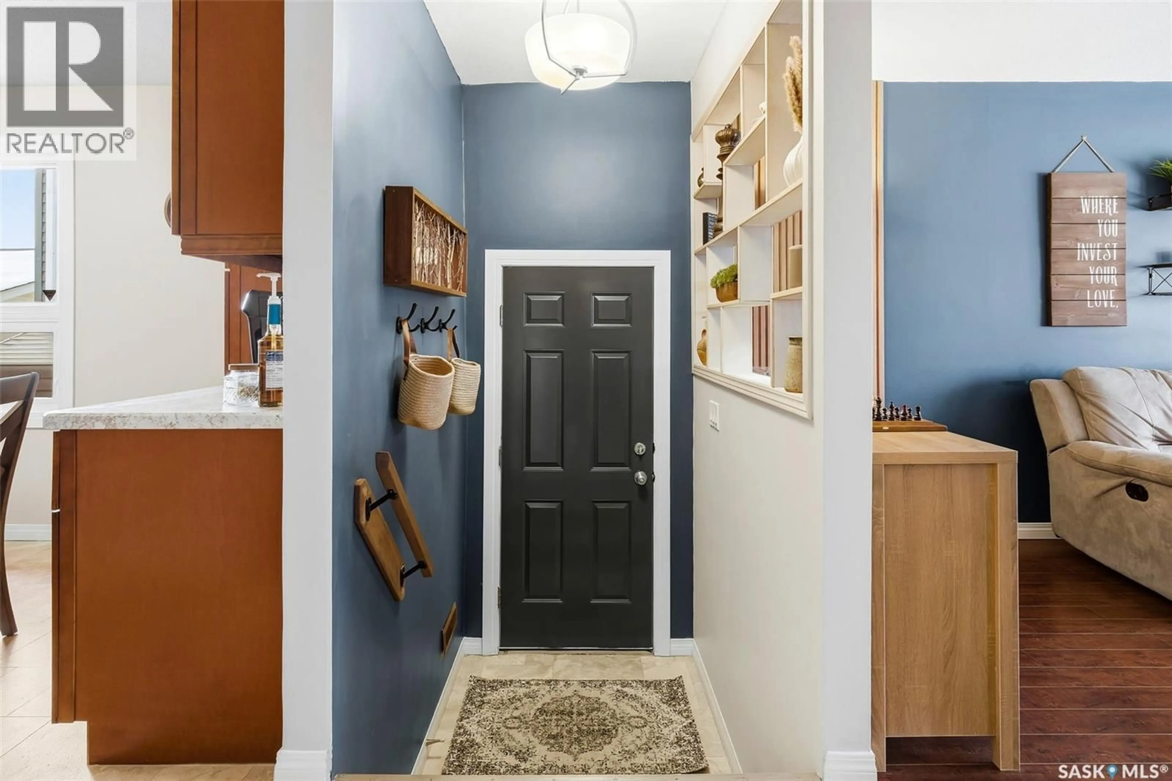 Indoor entryway for 207 PAYNTER CRESCENT, Regina Saskatchewan S4X2A9