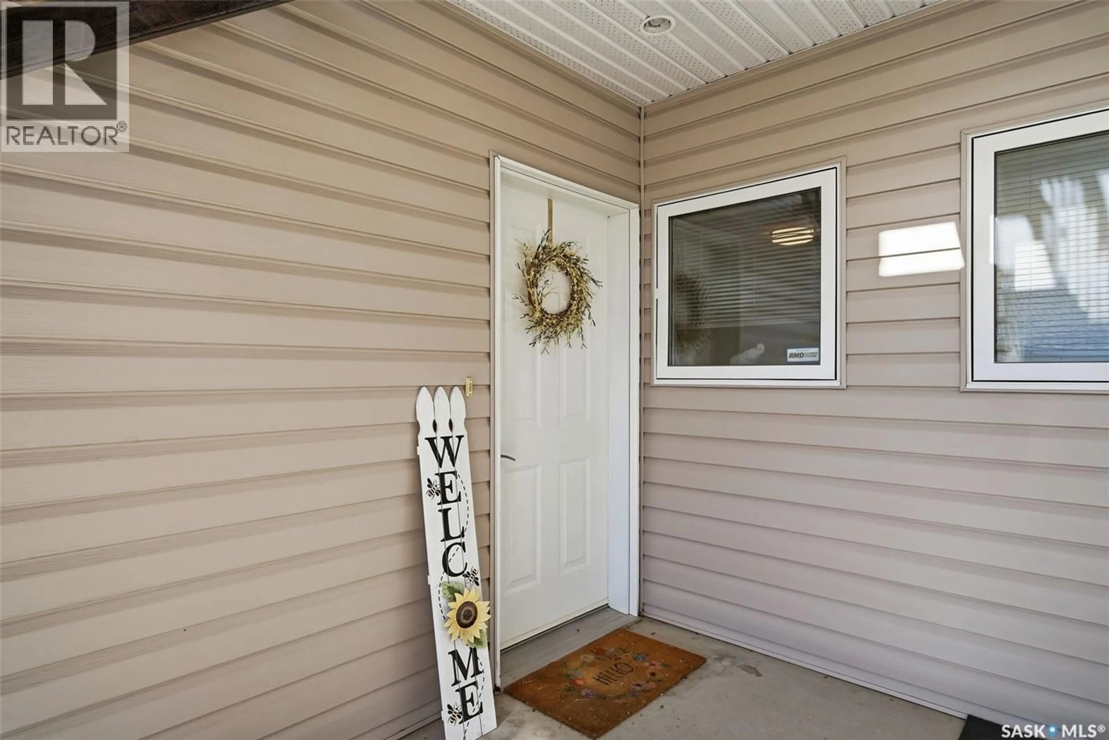 Indoor entryway for E - 4102 BUCKINGHAM DRIVE, Regina Saskatchewan S4V3A9