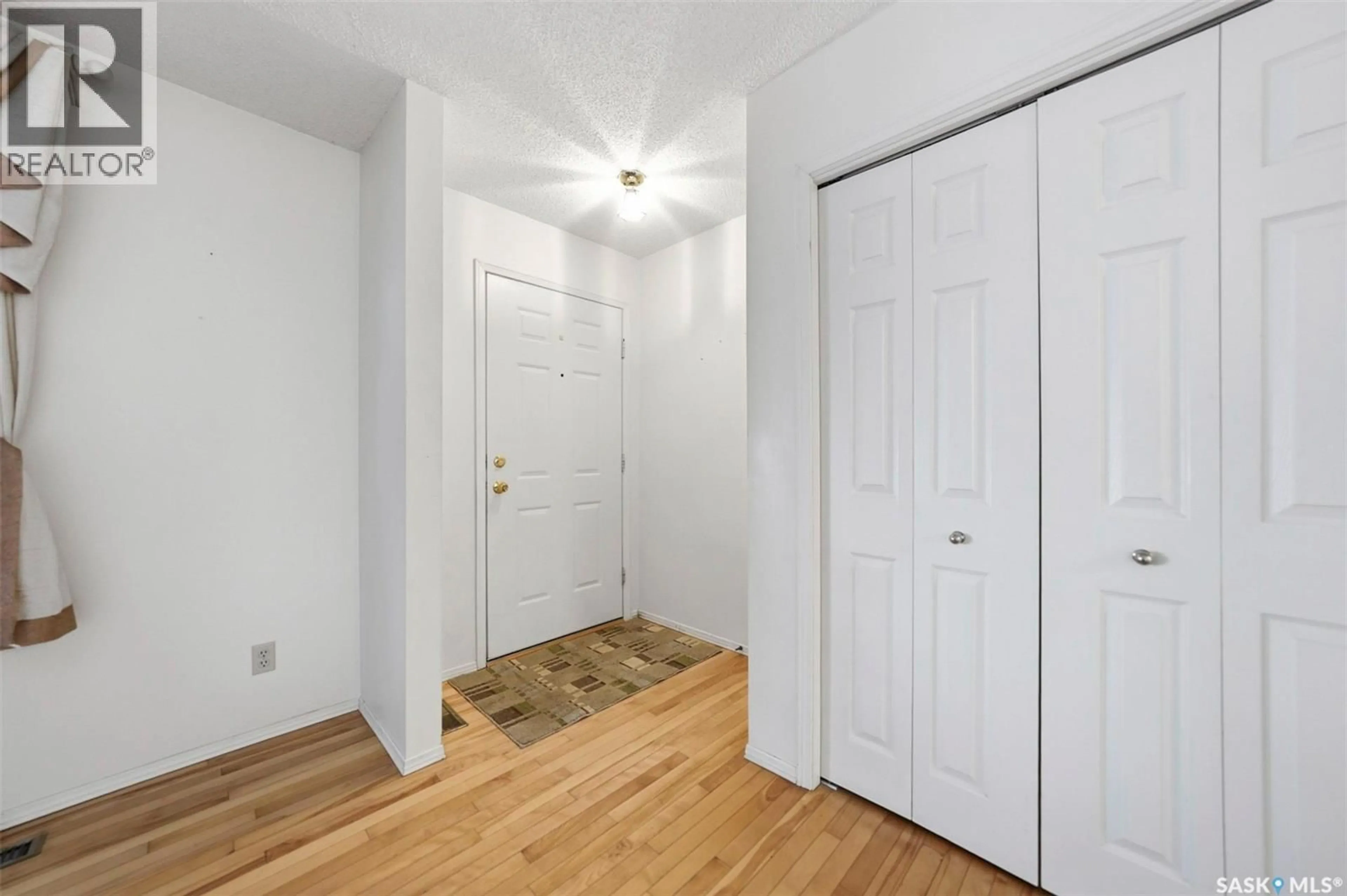 Indoor entryway for 110 COWLEY ROAD, Saskatoon Saskatchewan S7N3Z5