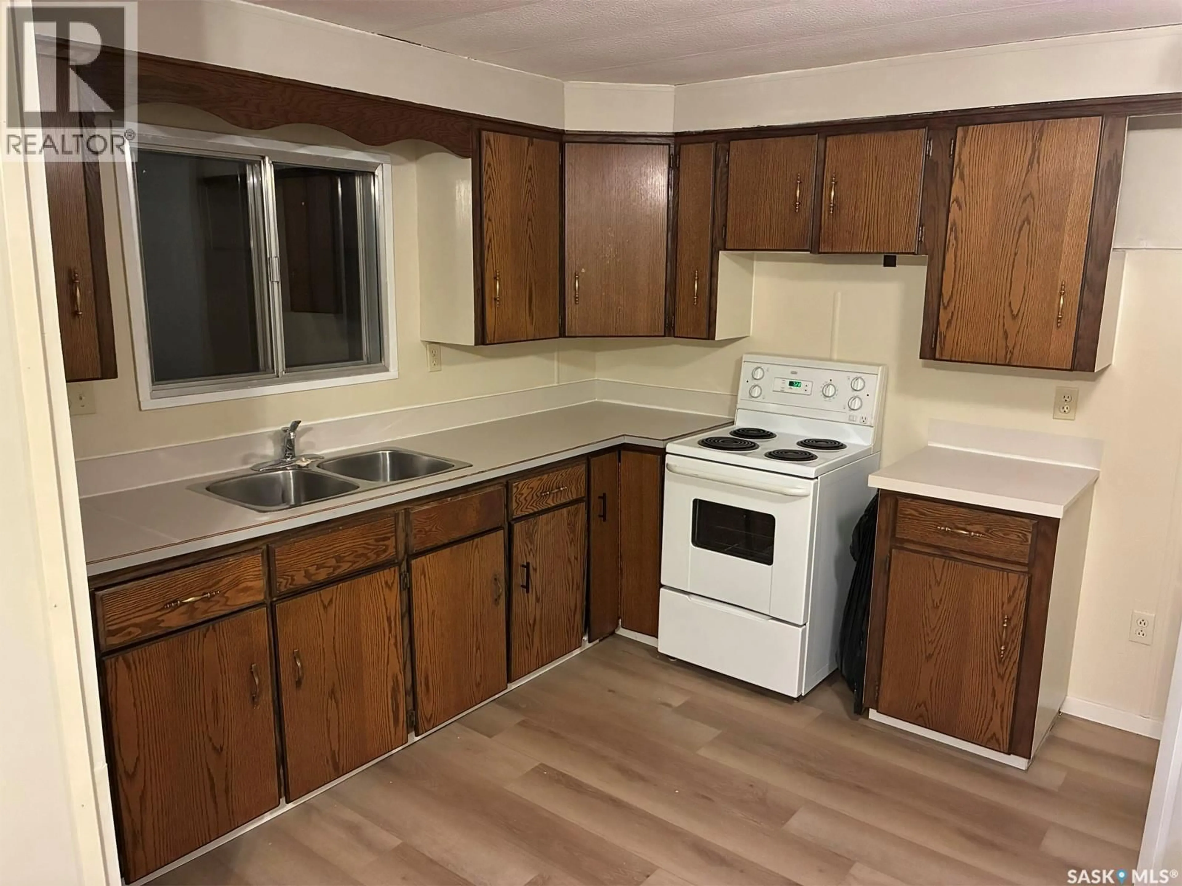 Standard kitchen, unknown for 516 7TH AVENUE, Meadow Lake Saskatchewan S9X1Y4