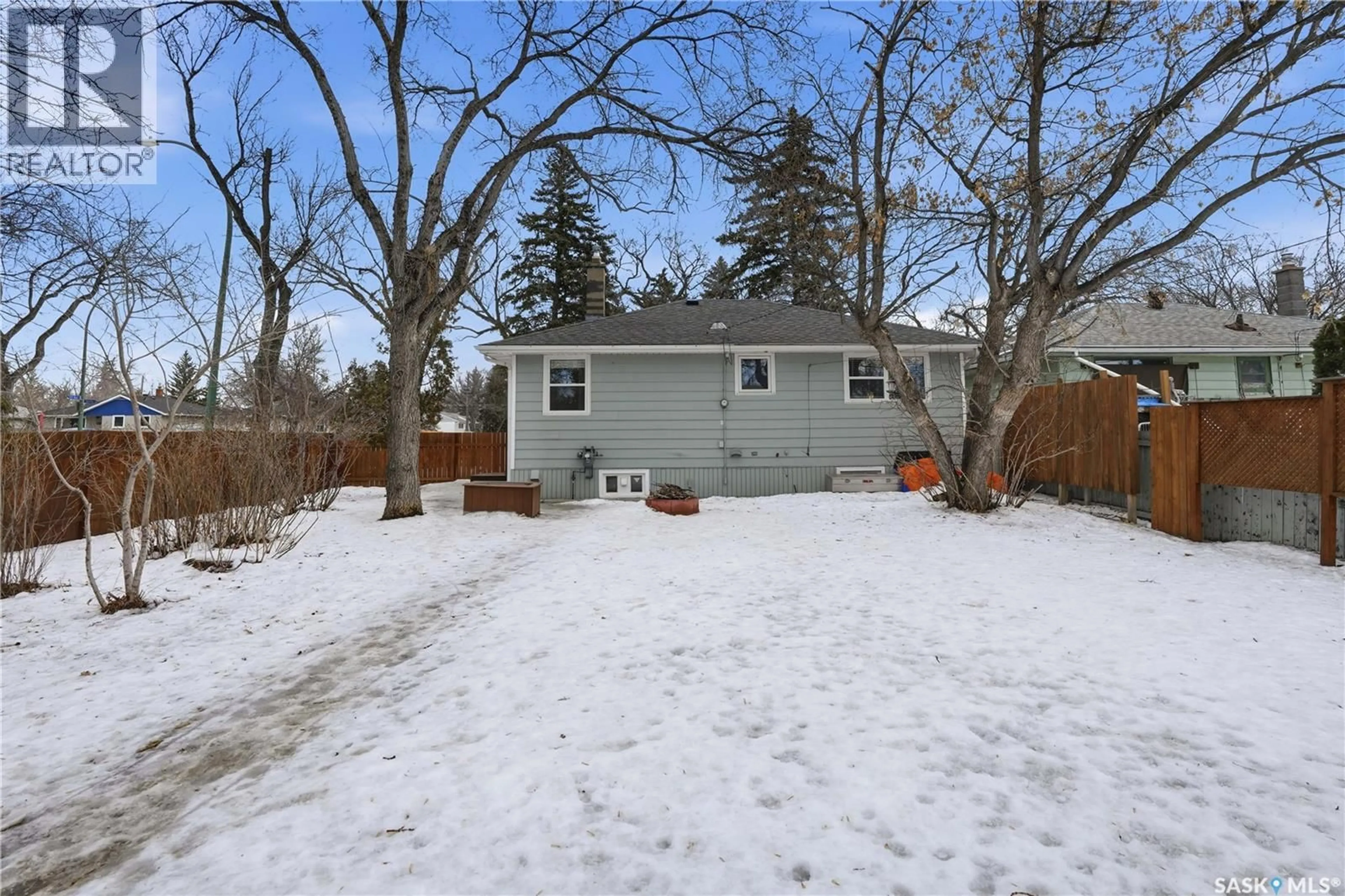 Patio, street for 800 ROYAL STREET, Regina Saskatchewan S4T4Z4