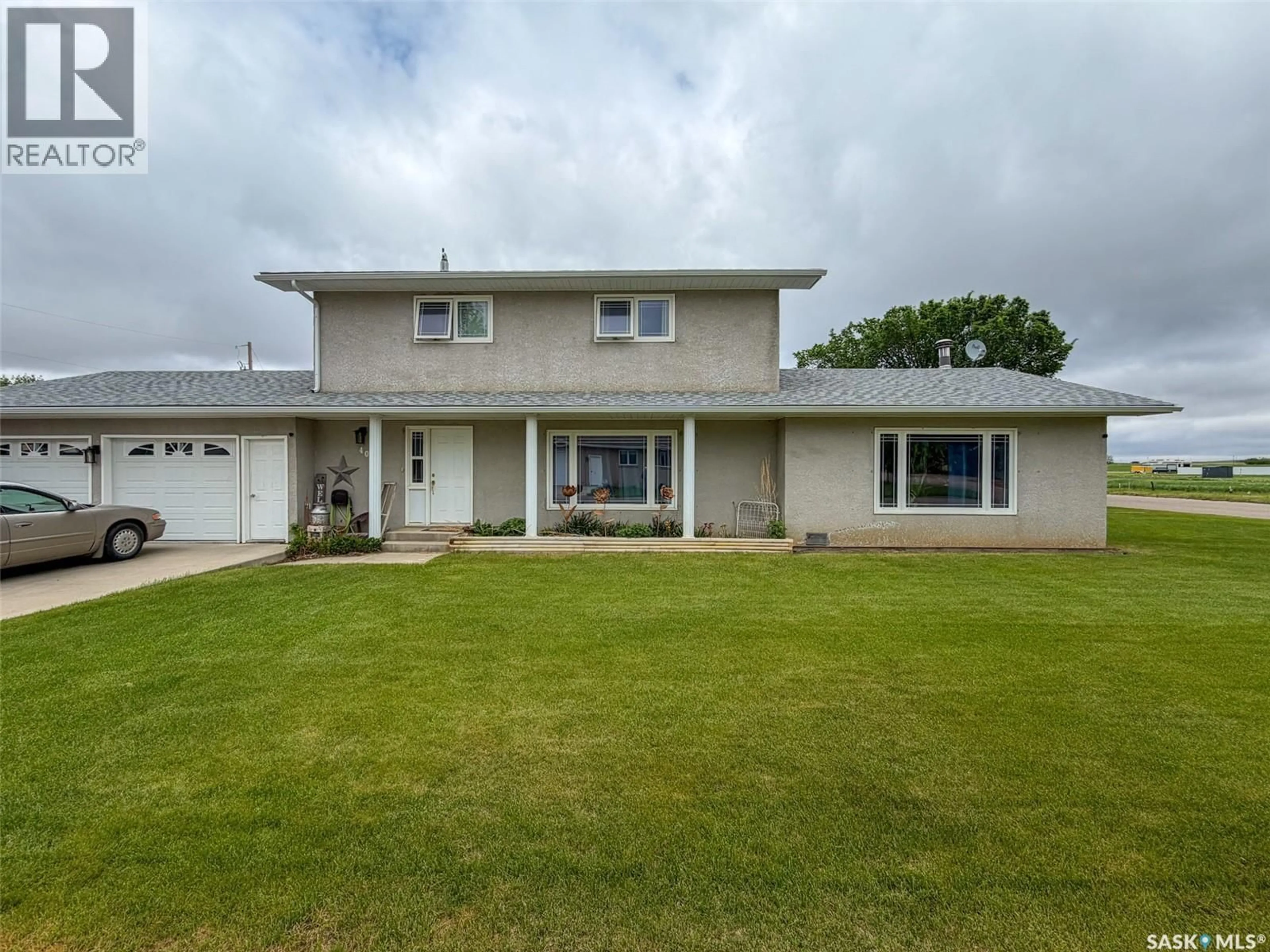 Home with vinyl exterior material, unknown for E - 405 5TH STREET, Shaunavon Saskatchewan S0N2M0