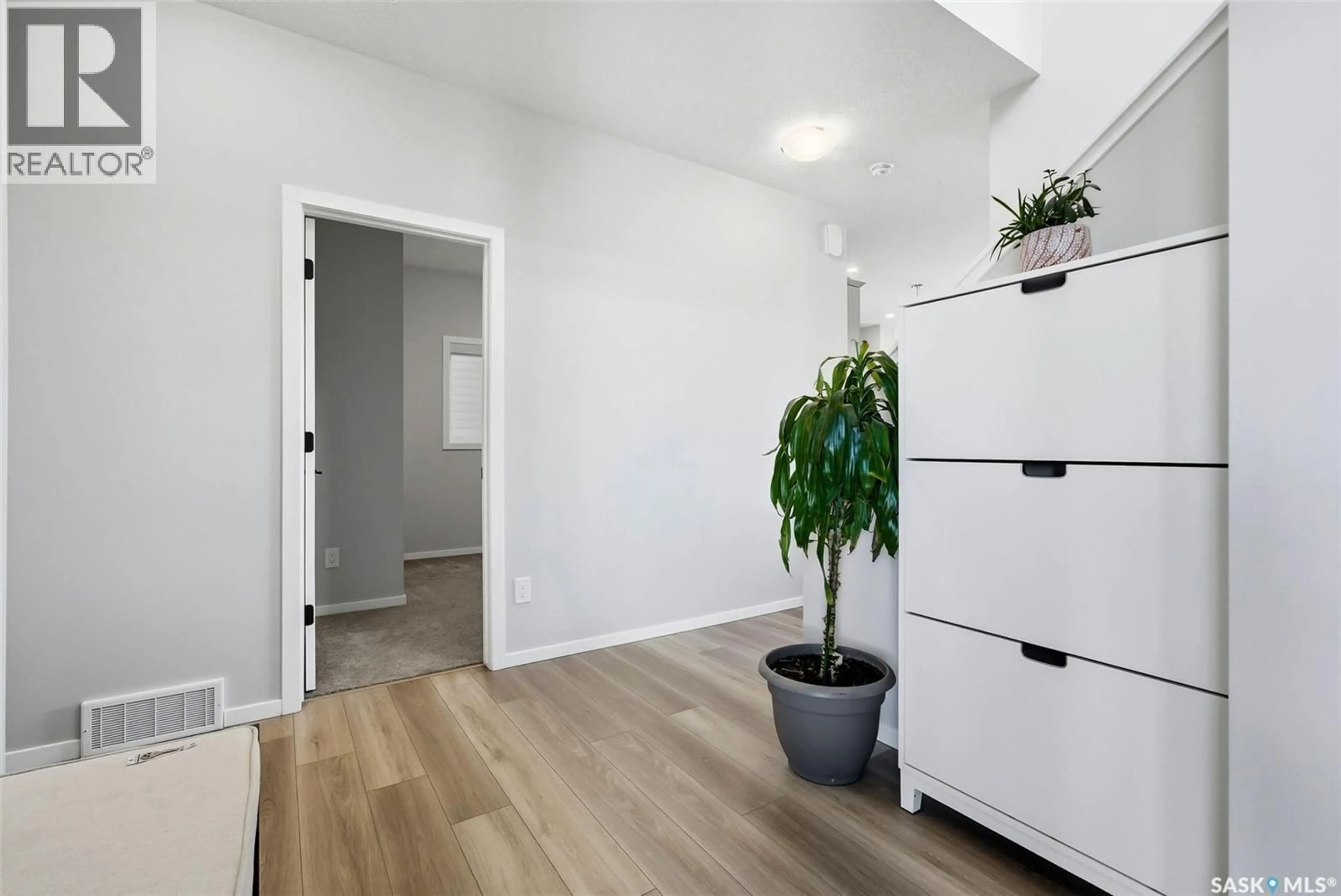 Indoor entryway for 8830 WHEAT CRESCENT, Regina Saskatchewan S4Y0H4