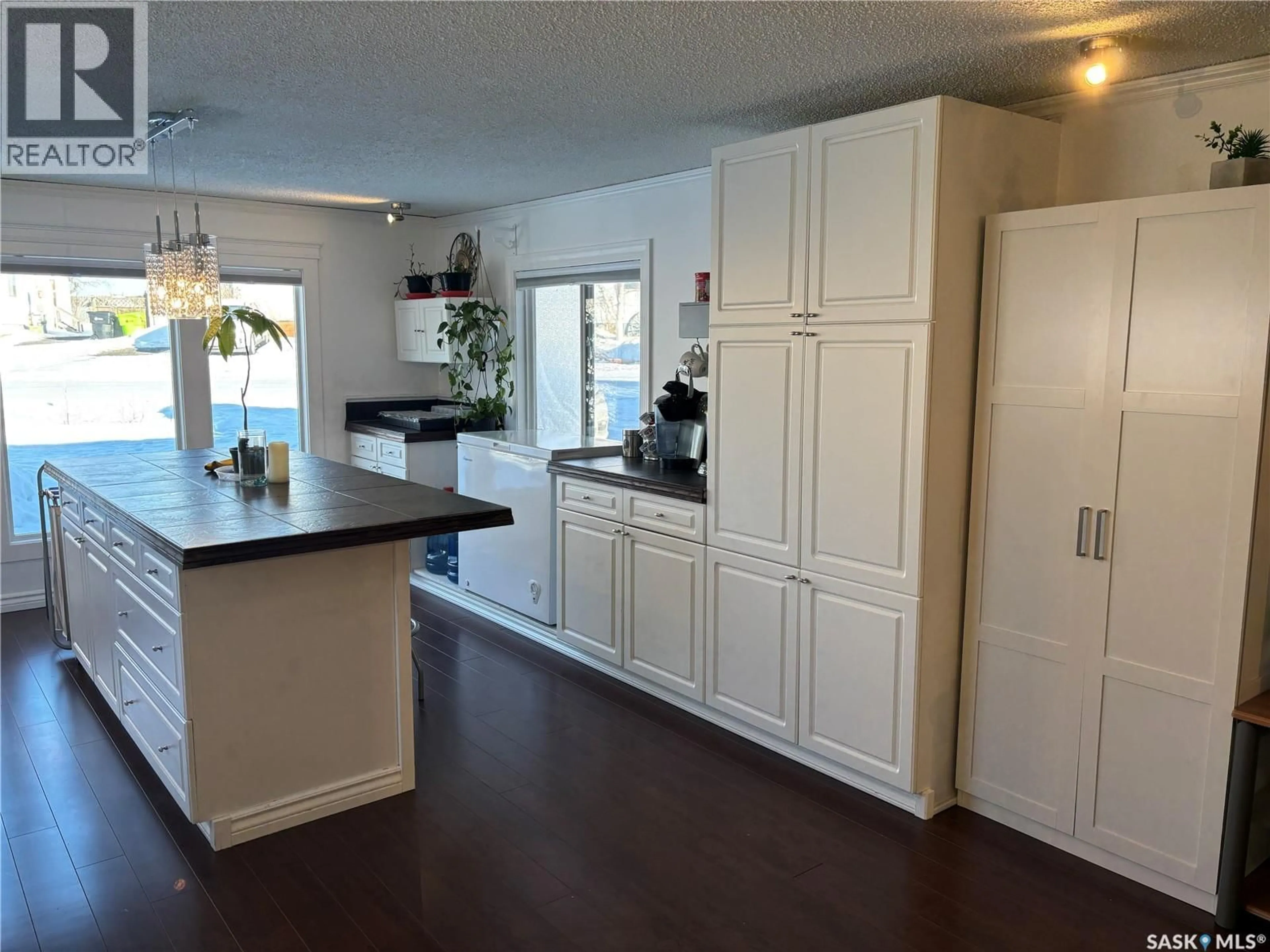 Open concept kitchen, unknown for 20 CRYSTAL DRIVE, Edenwold Rm No.158 Saskatchewan S4L1B3