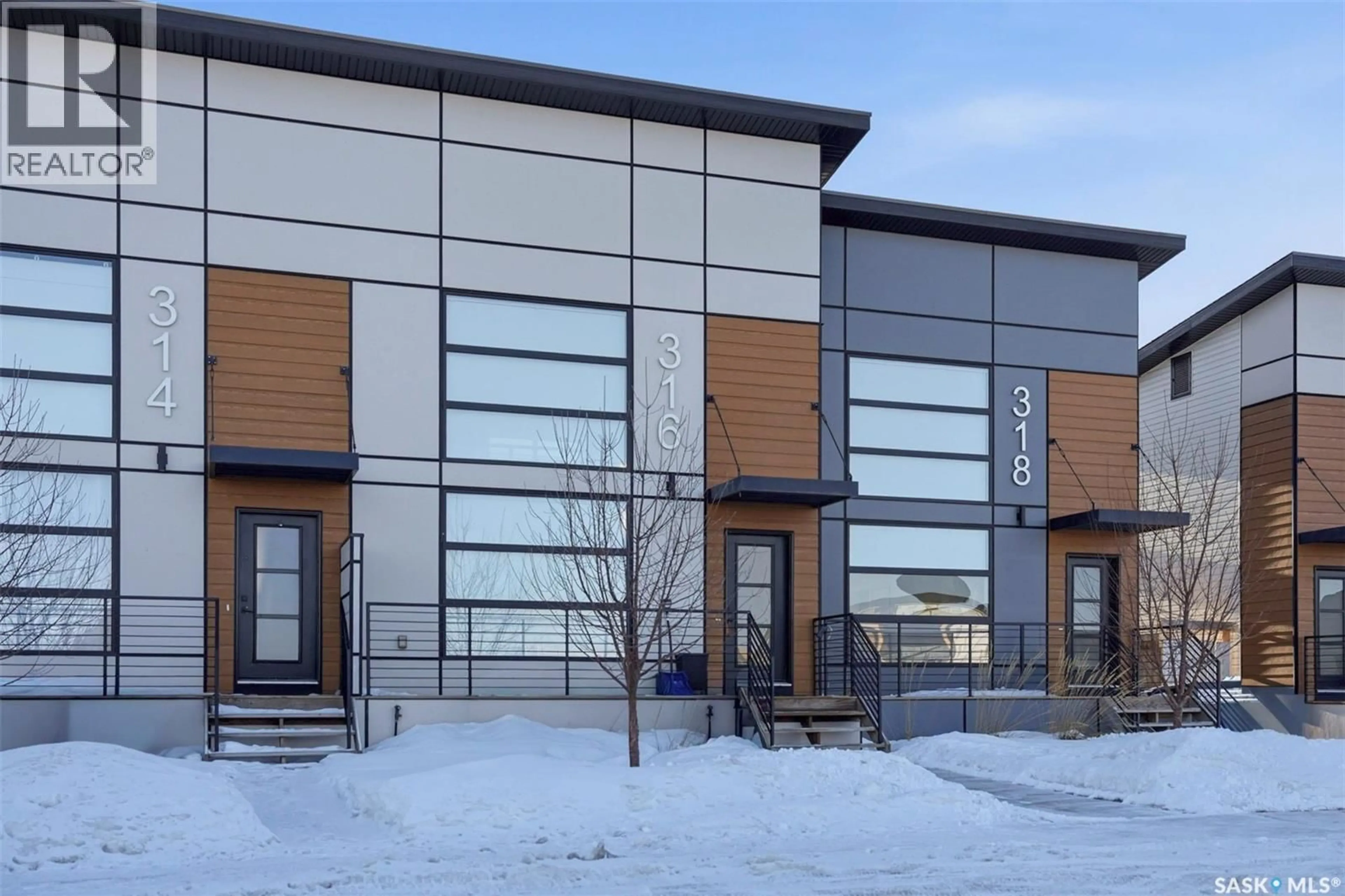 Indoor foyer for 316 MCFAULL CRESCENT, Saskatoon Saskatchewan S0K2T0