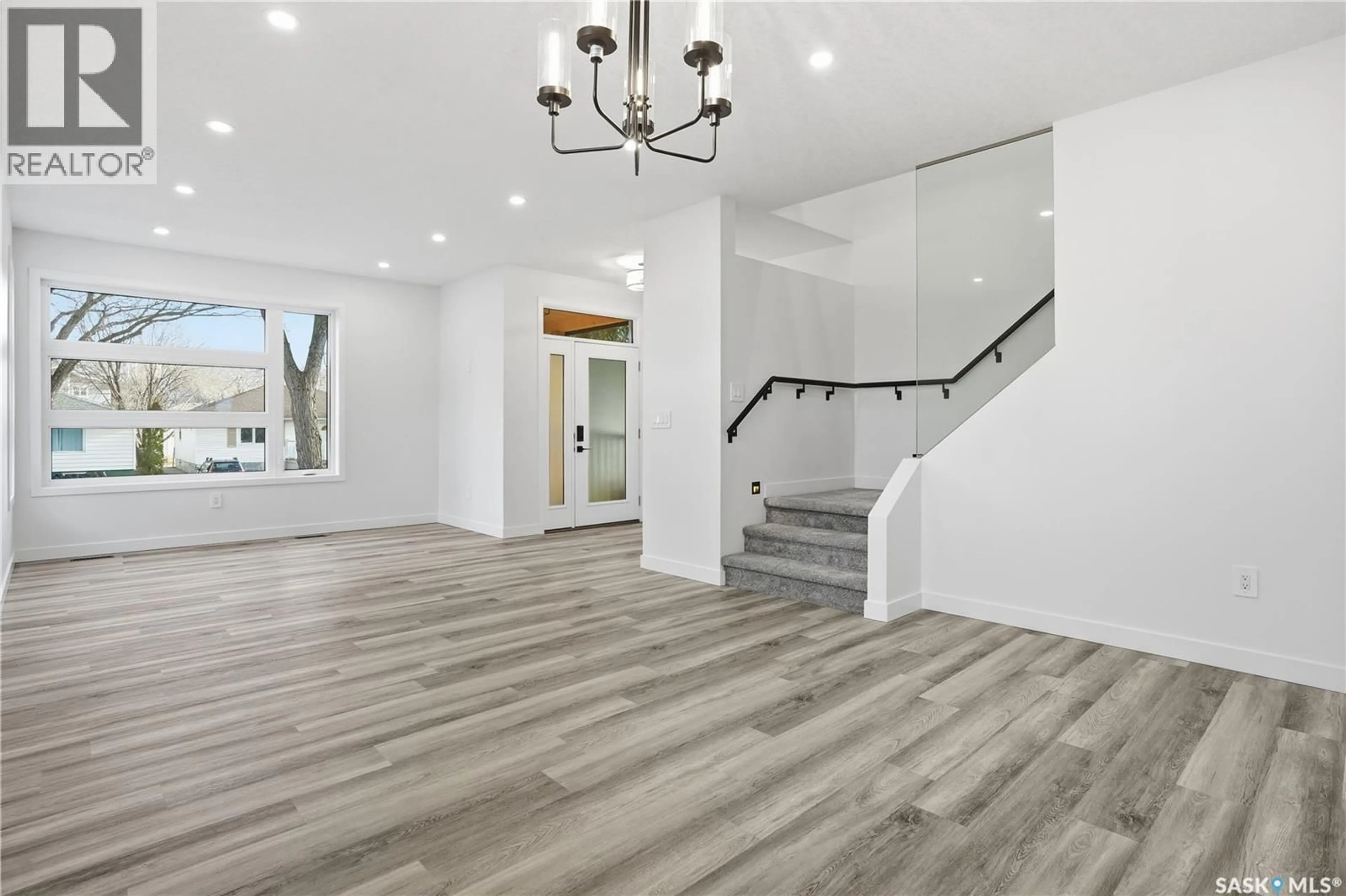 Indoor entryway for 3130 GARNET STREET, Regina Saskatchewan S4S1X5