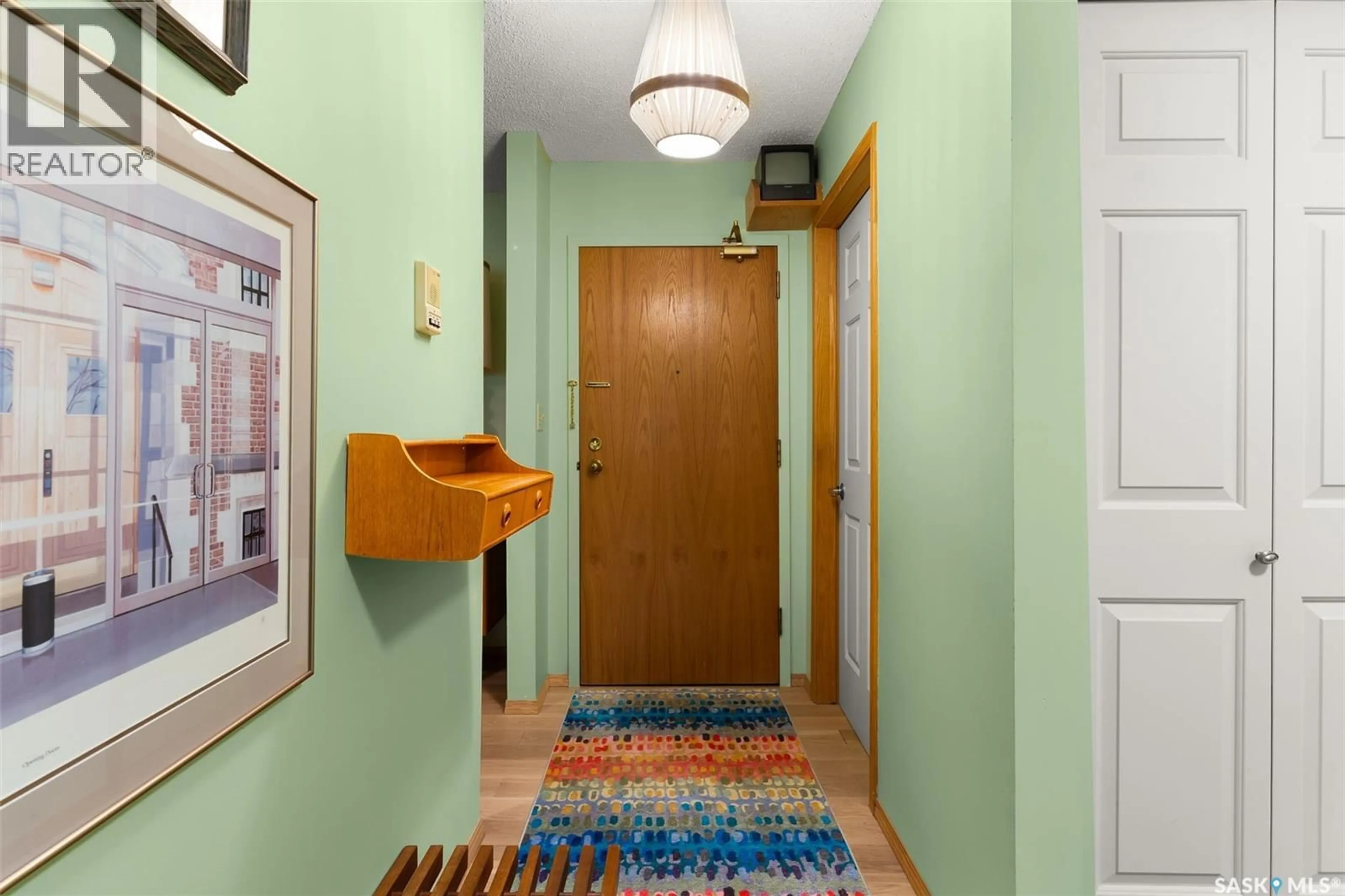 Indoor entryway for 303 - 2160 CORNWALL STREET, Regina Saskatchewan S4P2K7