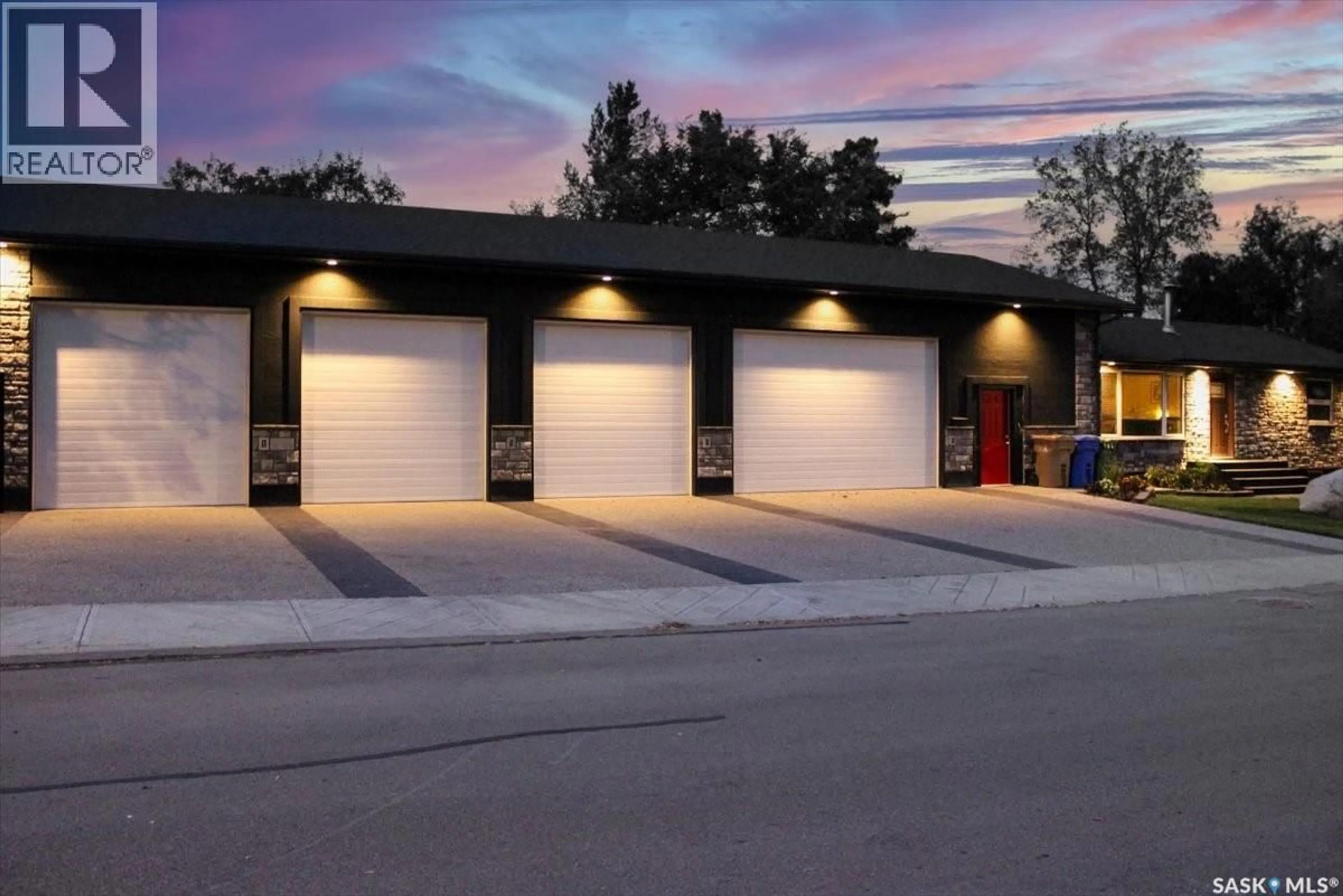 Indoor garage for 7200 6TH AVENUE, Regina Saskatchewan S4T0P2