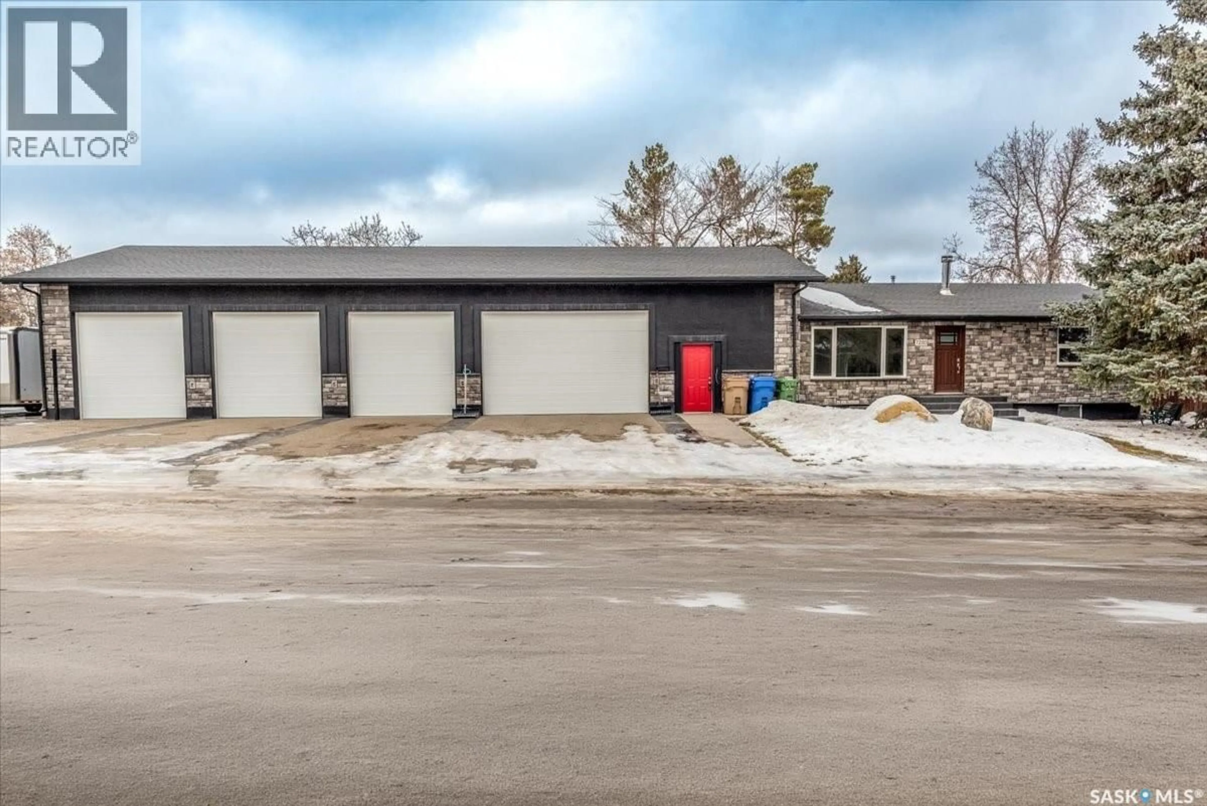 A pic from outside/outdoor area/front of a property/back of a property/a pic from drone, building for 7200 6TH AVENUE, Regina Saskatchewan S4T0P2