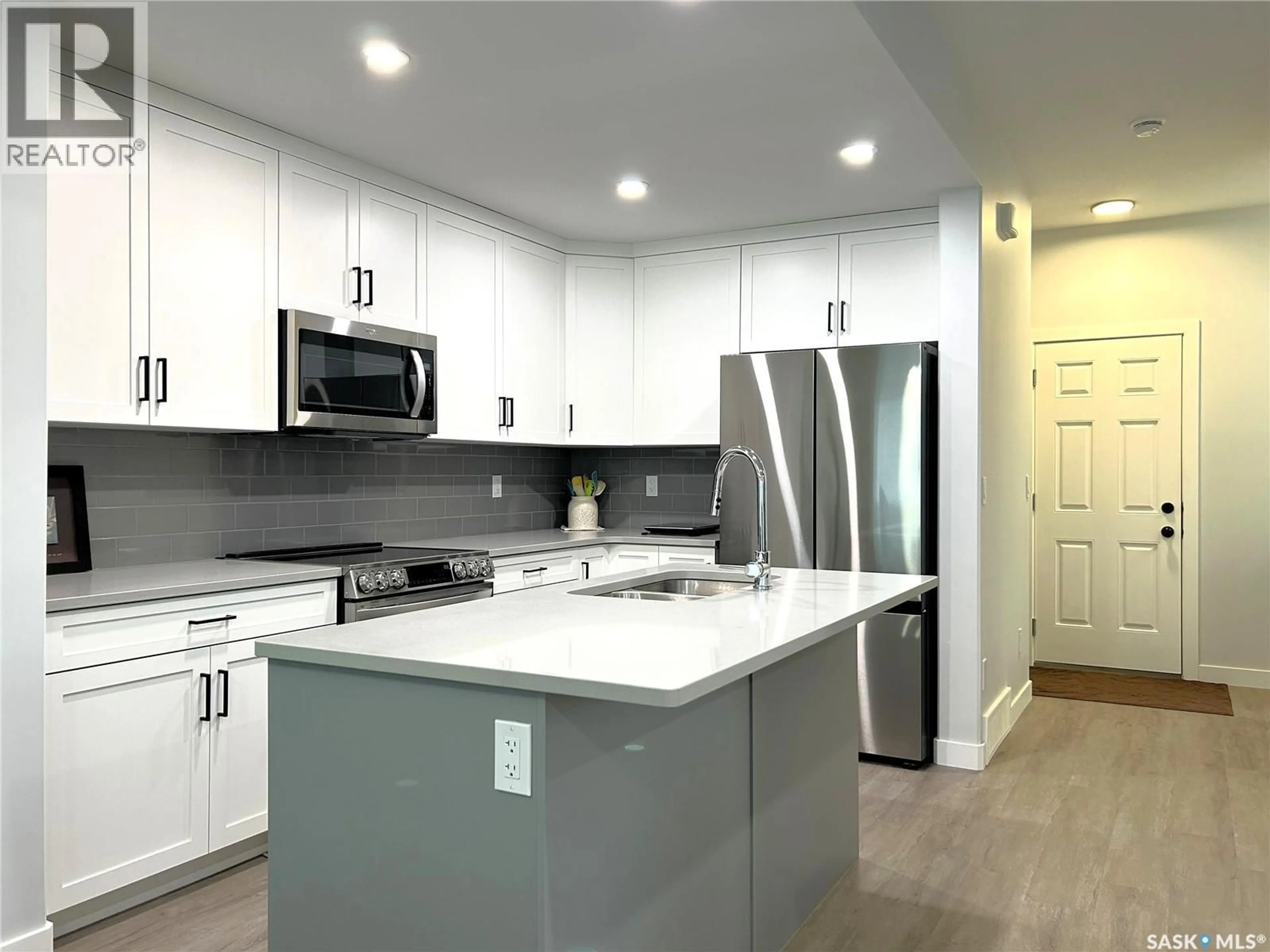 Open concept kitchen, ceramic/tile floor for 9 115 FEHEREGYHAZI BOULEVARD, Saskatoon Saskatchewan S7W1J6