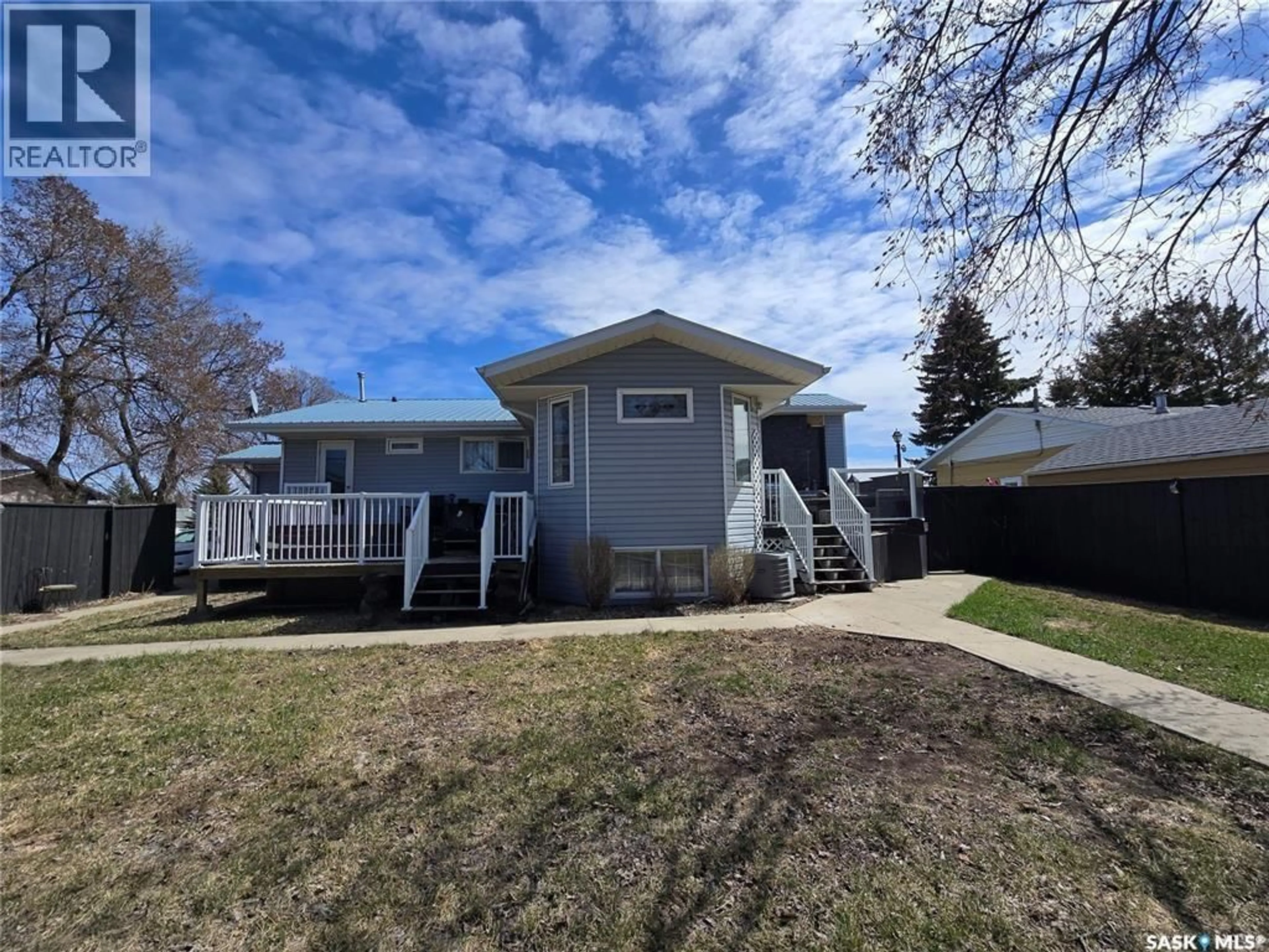 A pic from outside/outdoor area/front of a property/back of a property/a pic from drone, street for 1010 DESMOND STREET, Grenfell Saskatchewan S0G2B0