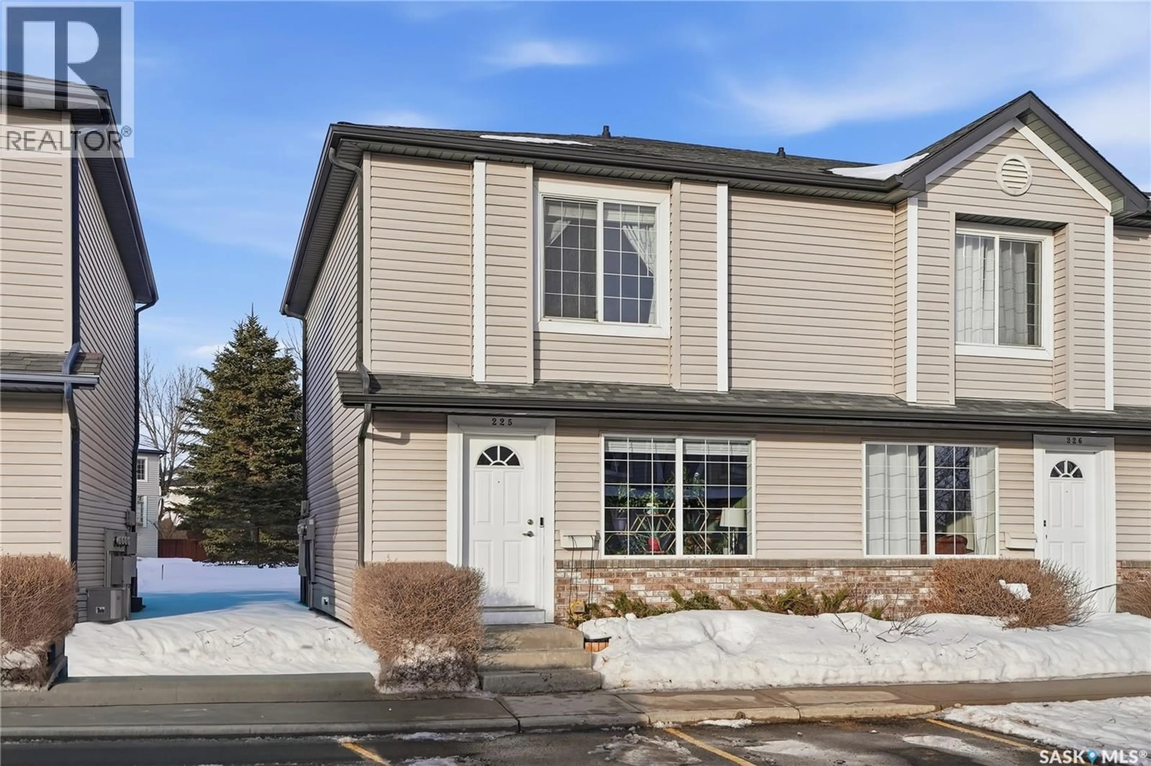 Home with vinyl exterior material, street for 670 - 225 KENDERDINE ROAD, Saskatoon Saskatchewan S7N4W4