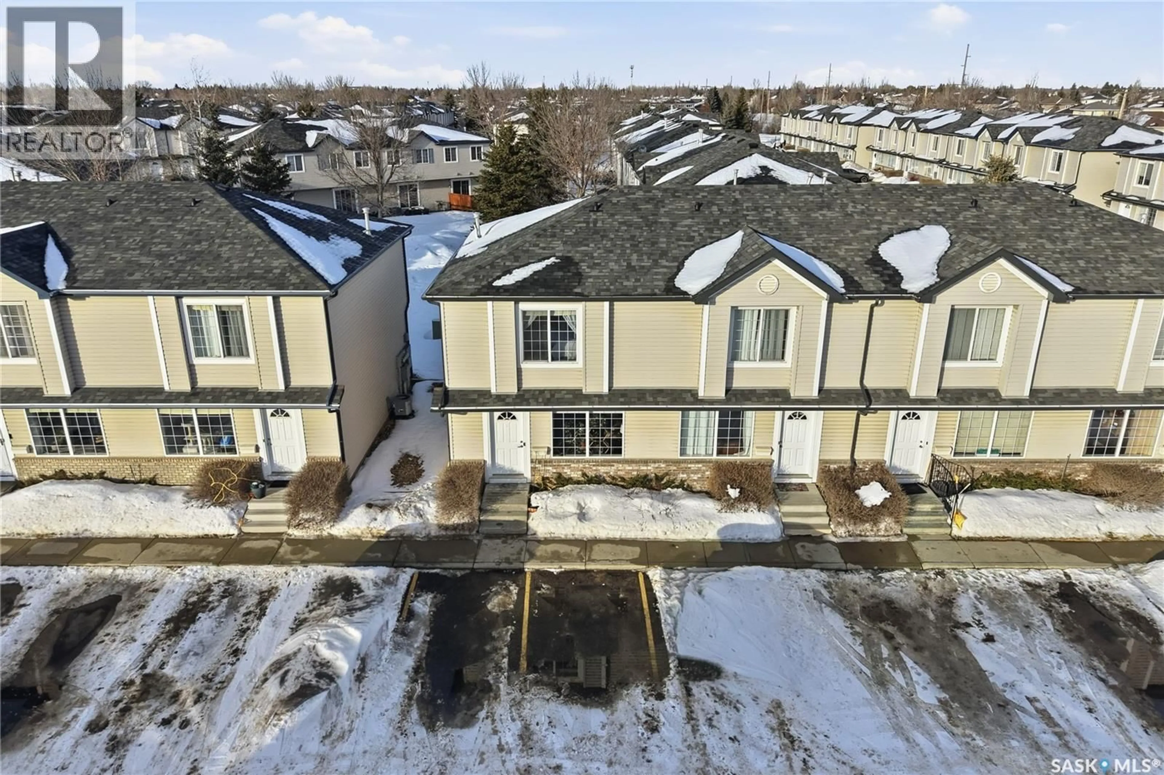 A pic from outside/outdoor area/front of a property/back of a property/a pic from drone, unknown for 670 - 225 KENDERDINE ROAD, Saskatoon Saskatchewan S7N4W4