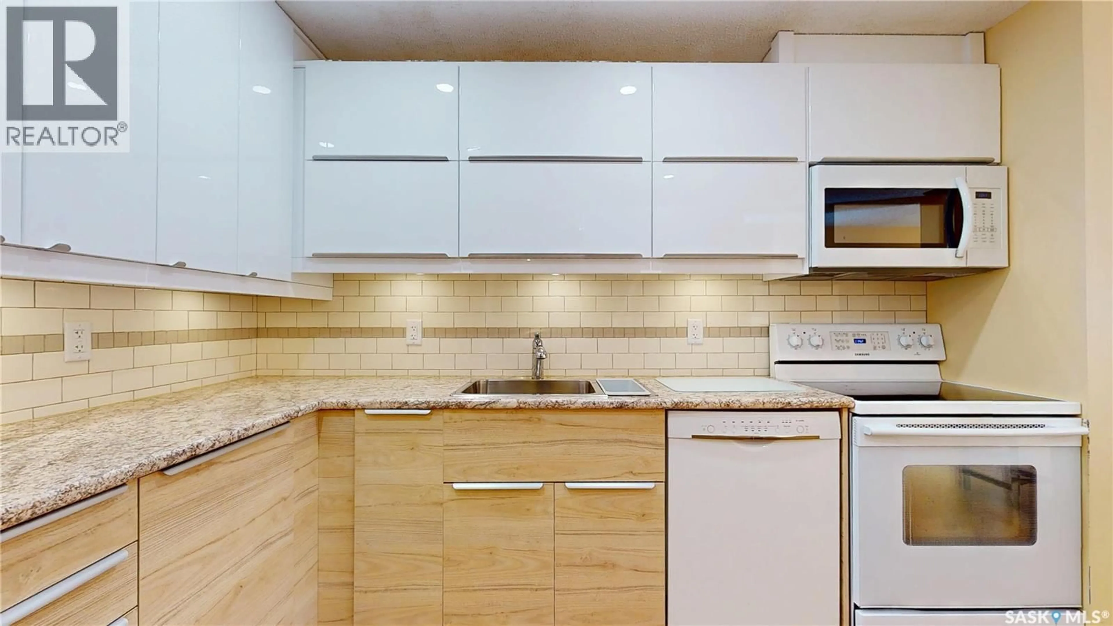 Standard kitchen, unknown for 2727 VICTORIA STREET, Regina Saskatchewan S4T1K4