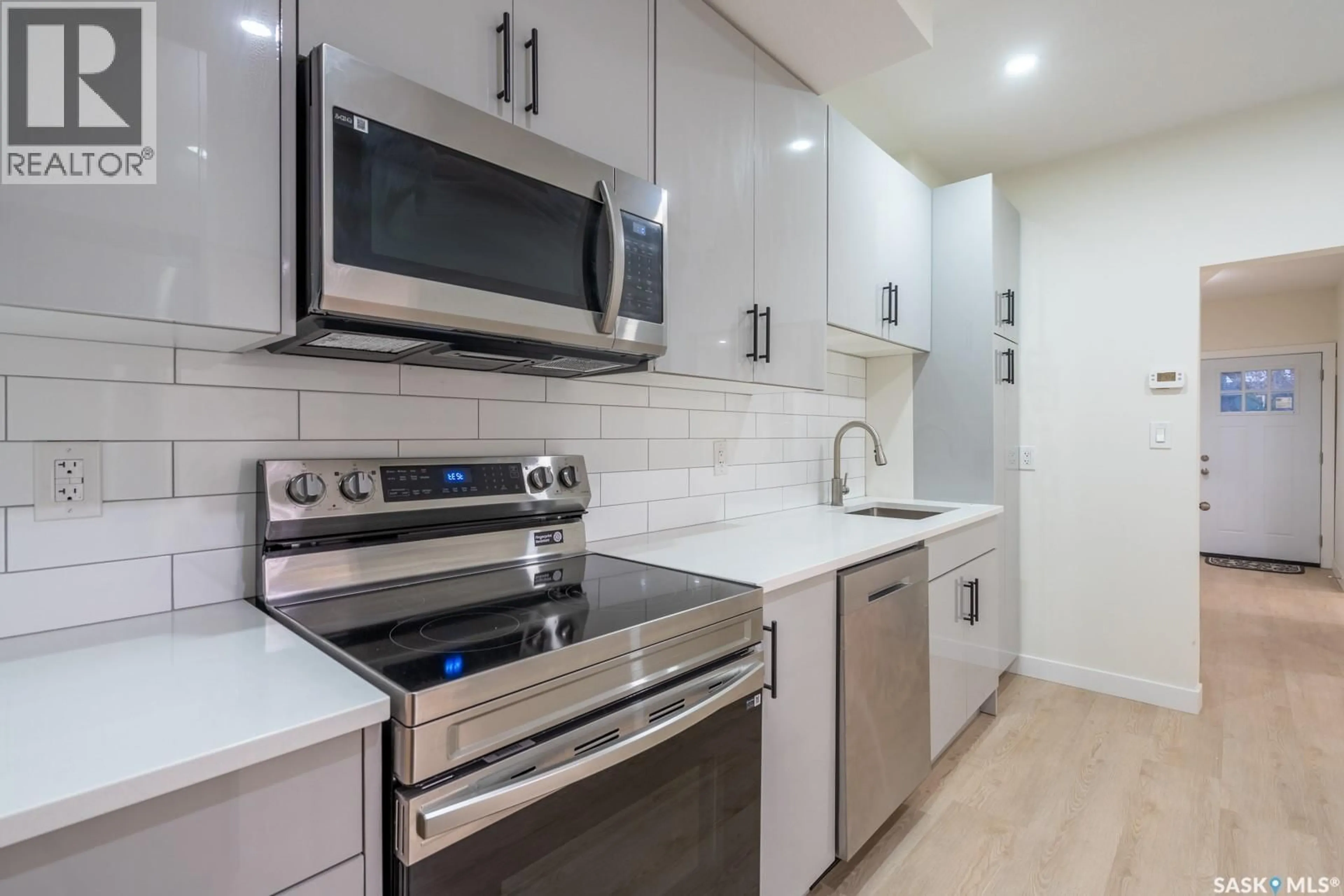 Standard kitchen, ceramic/tile floor for 1906 CAMERON STREET, Regina Saskatchewan S4T2V1