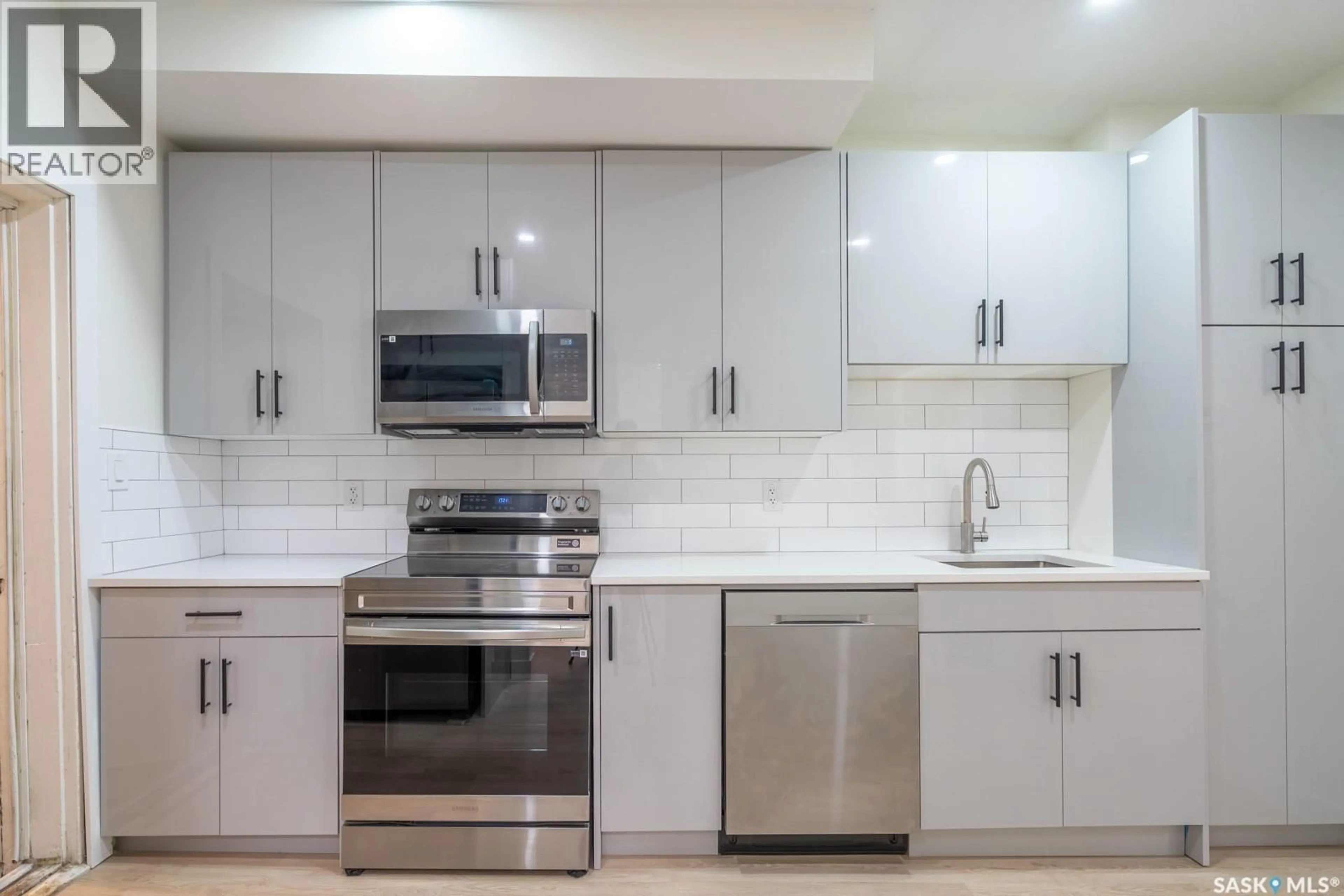 Standard kitchen, ceramic/tile floor for 1906 CAMERON STREET, Regina Saskatchewan S4T2V1