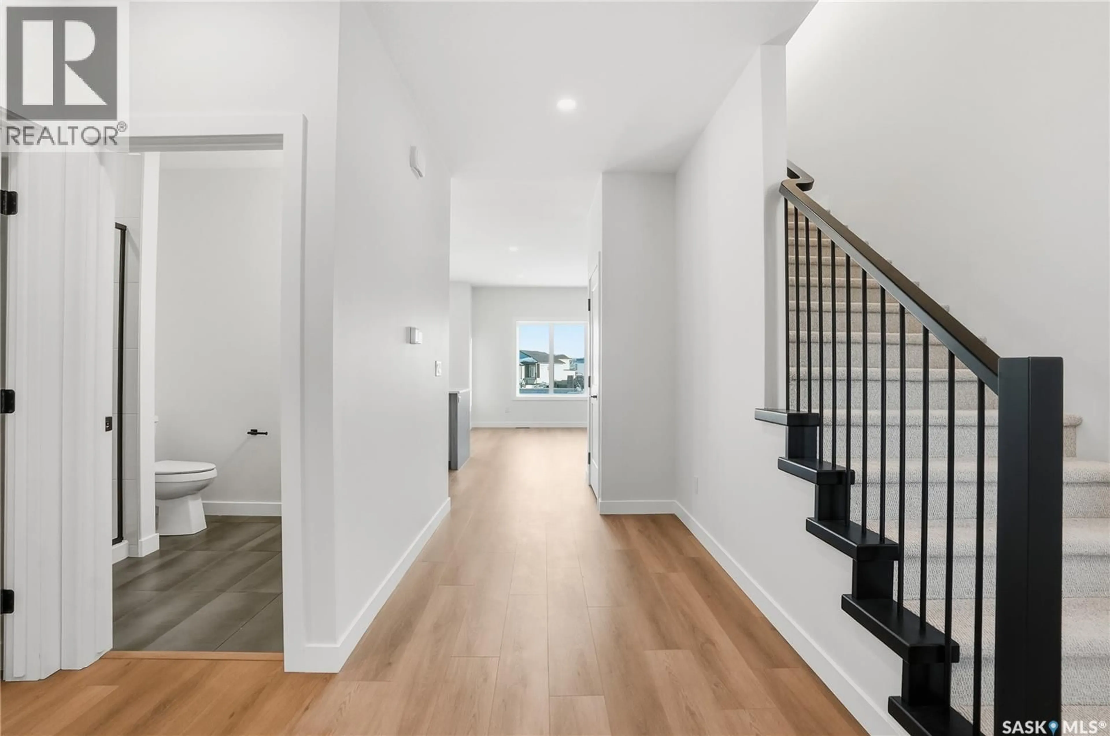 Indoor entryway for 190 DORAN WAY, Saskatoon Saskatchewan S7V0Z7