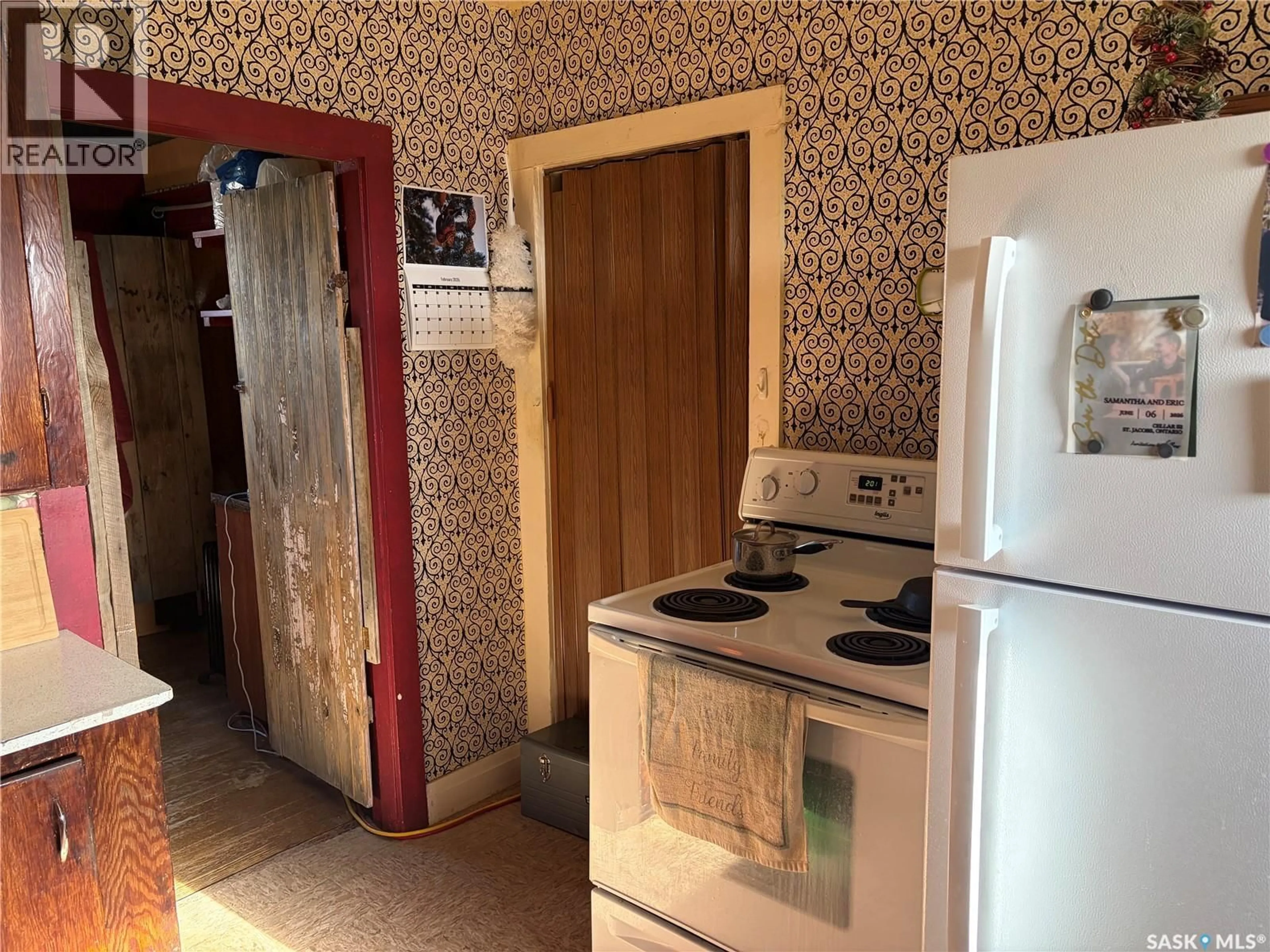 Standard kitchen, unknown for 260 GUNTER STREET, Aneroid Saskatchewan S0N0C0