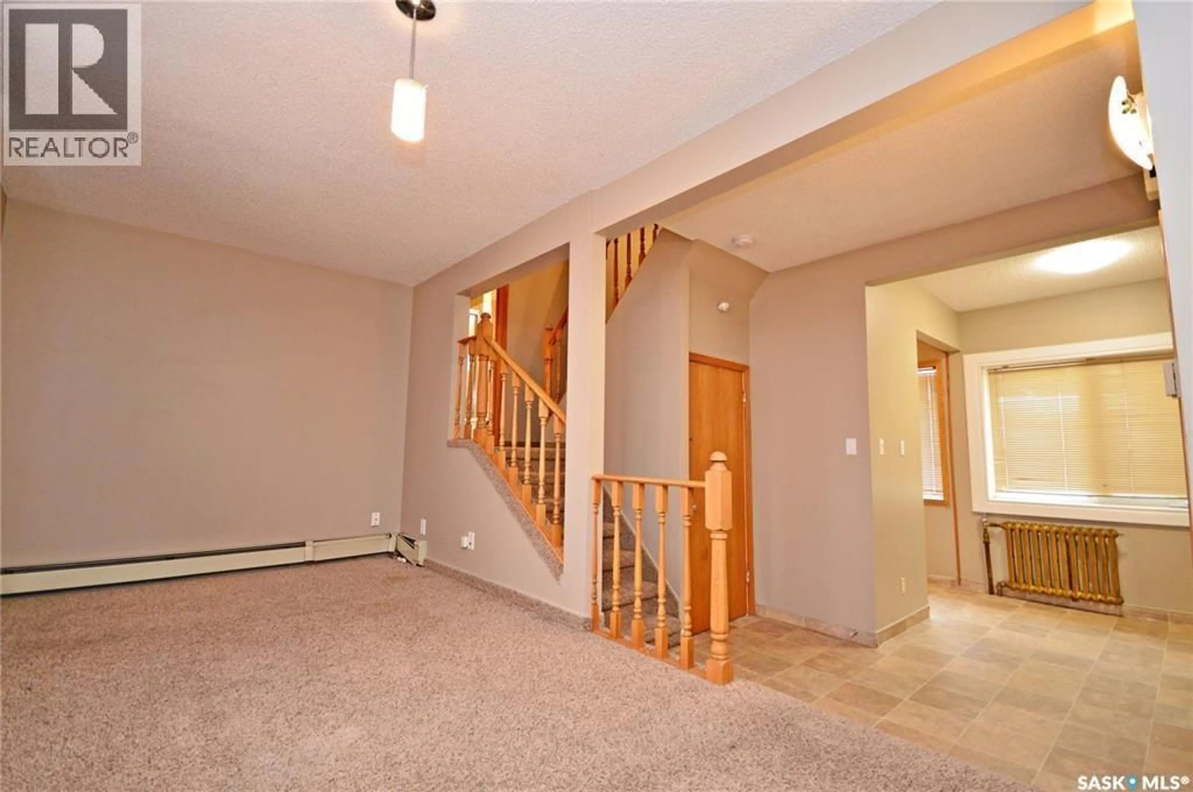 Indoor foyer for 412 IROQUOIS STREET, Moose Jaw Saskatchewan S6H5B3