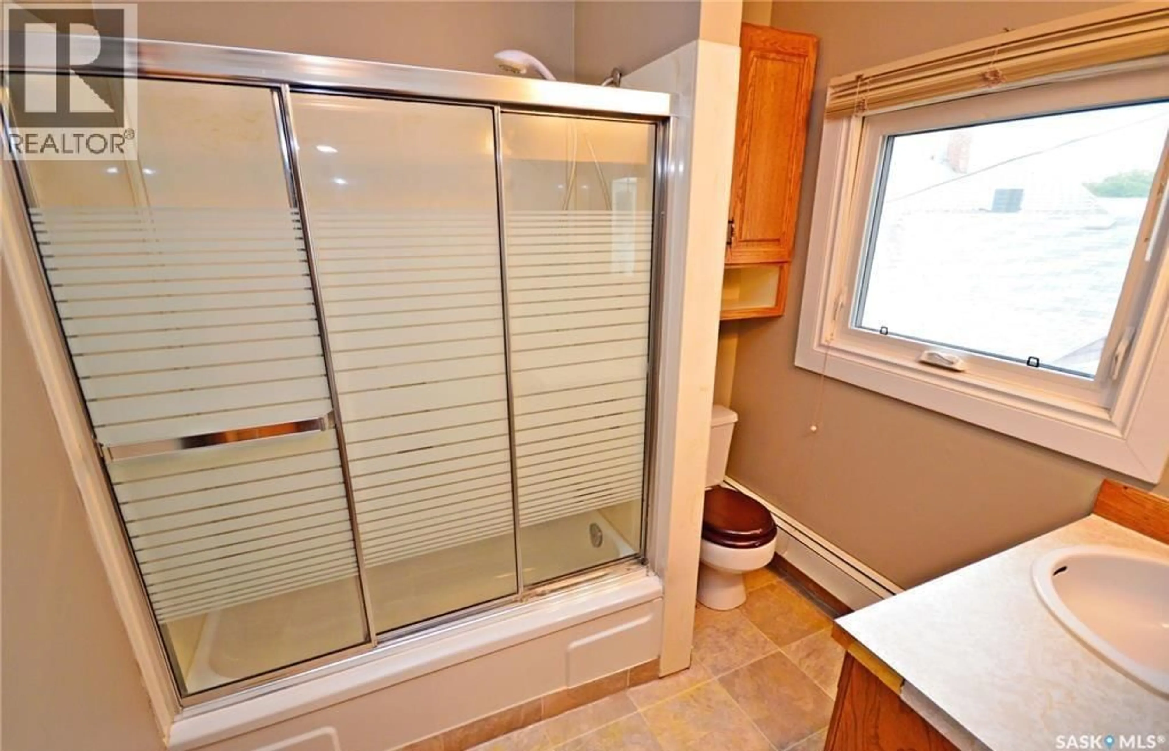 Standard bathroom, ceramic/tile floor for 412 IROQUOIS STREET, Moose Jaw Saskatchewan S6H5B3