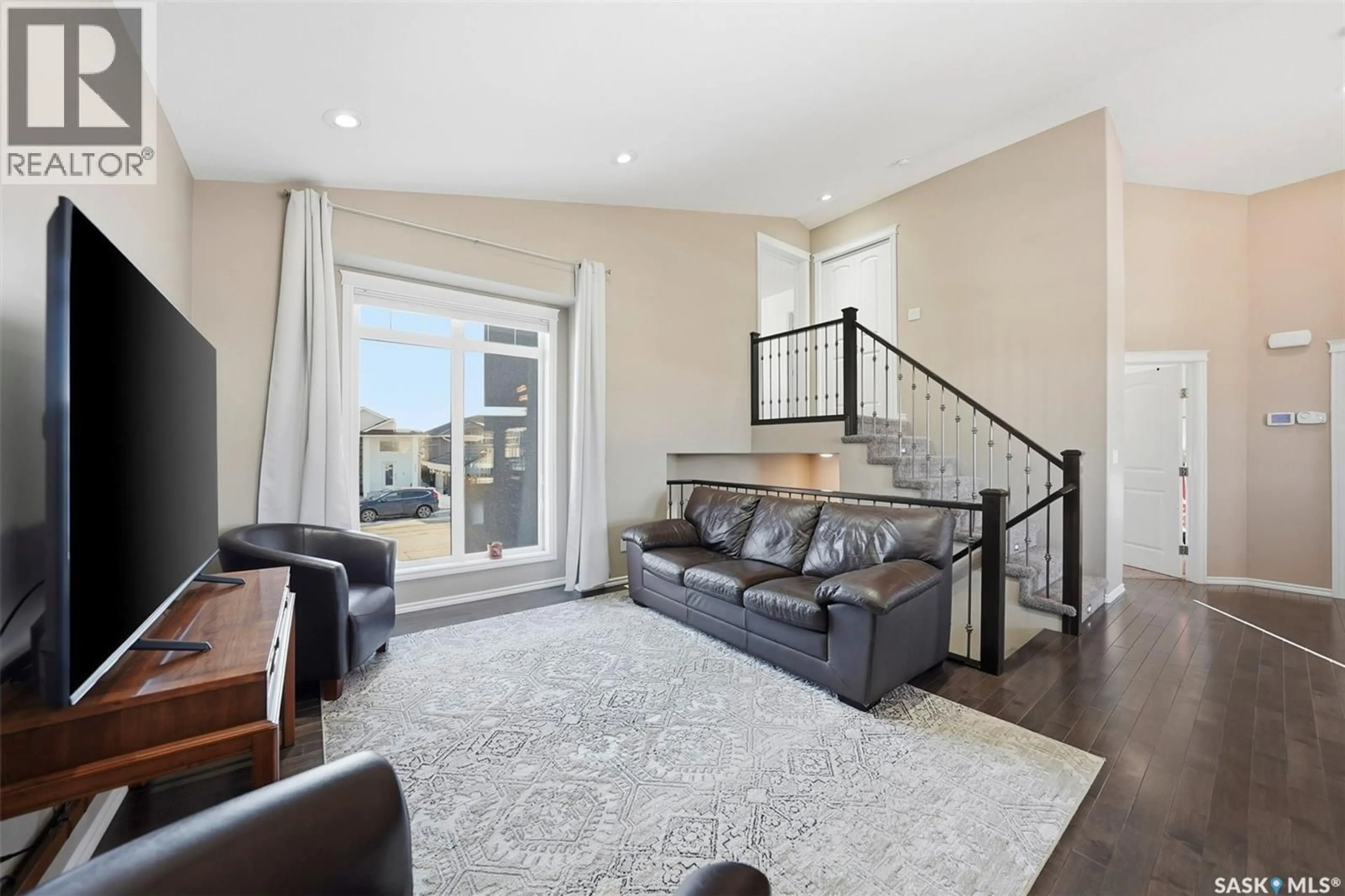 Living room with furniture, unknown for 207 BENTLEY COURT, Saskatoon Saskatchewan S7L6L4