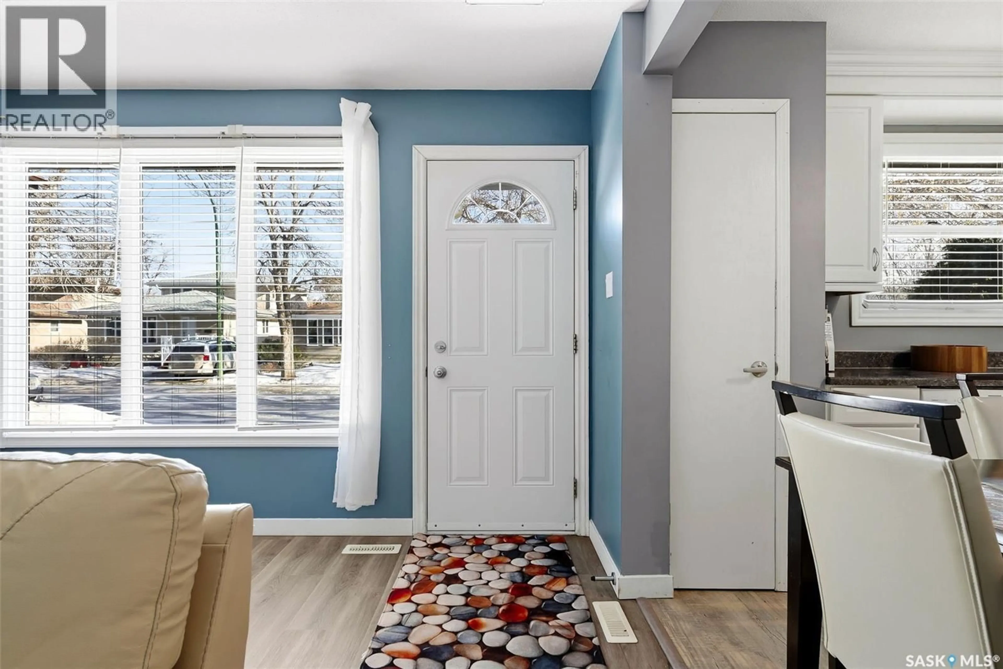 Indoor entryway for 850 SAMUELS CRESCENT, Regina Saskatchewan S4X2L5