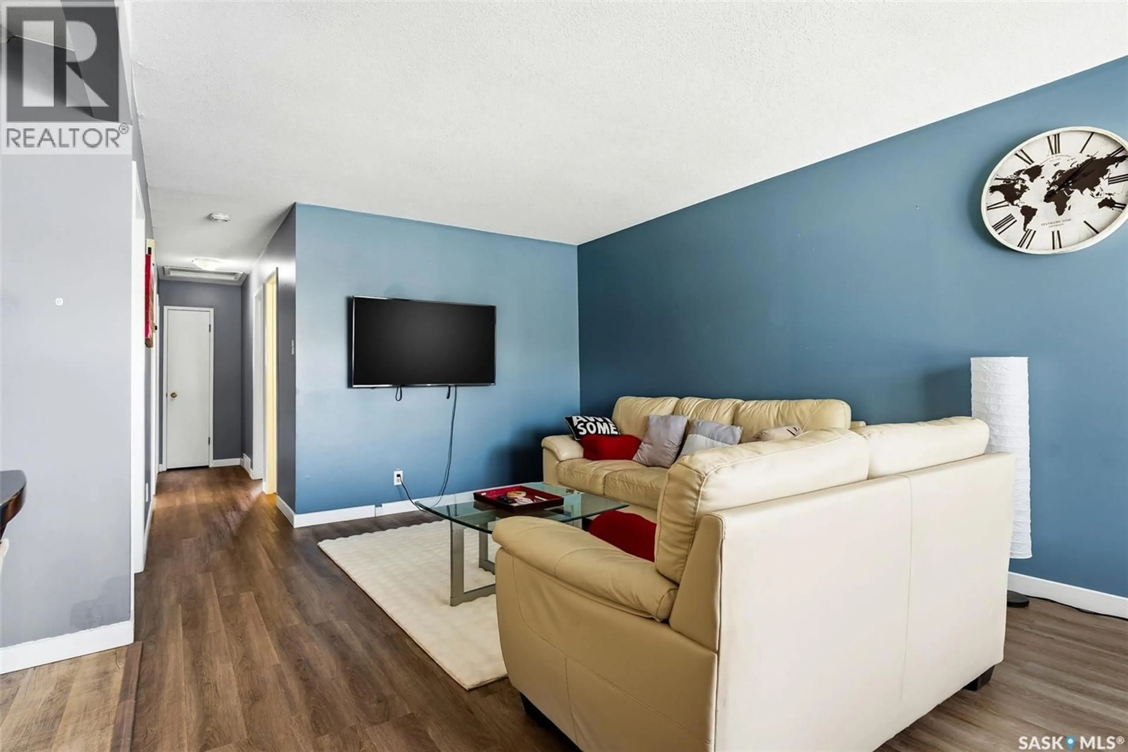 Living room with furniture, wood/laminate floor for 850 SAMUELS CRESCENT, Regina Saskatchewan S4X2L5