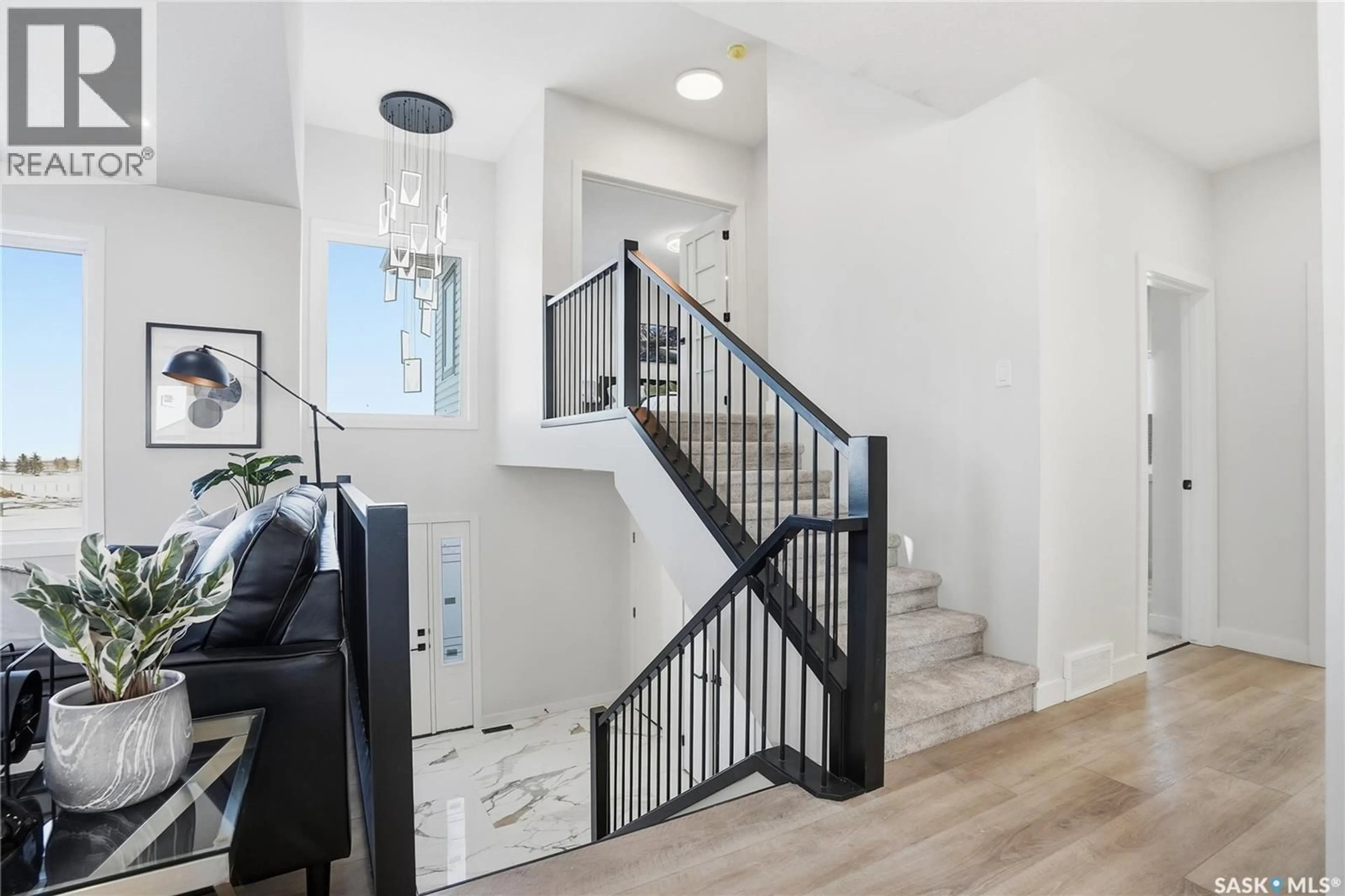 Stairs for 722 WEIR CRESCENT, Warman Saskatchewan S0K4S3