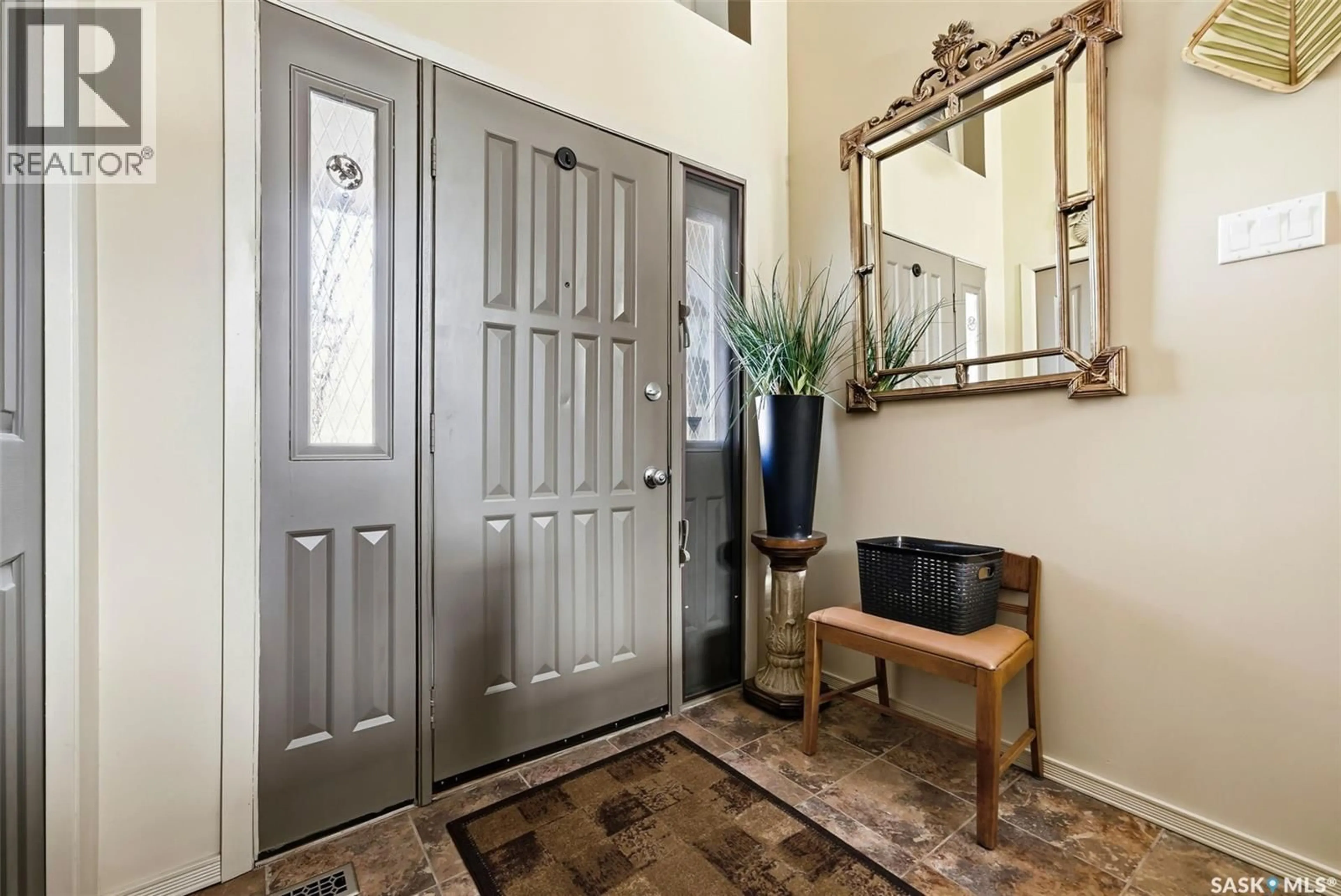 Indoor entryway for 142 GREEN MEADOW ROAD, Regina Saskatchewan S4V0A8