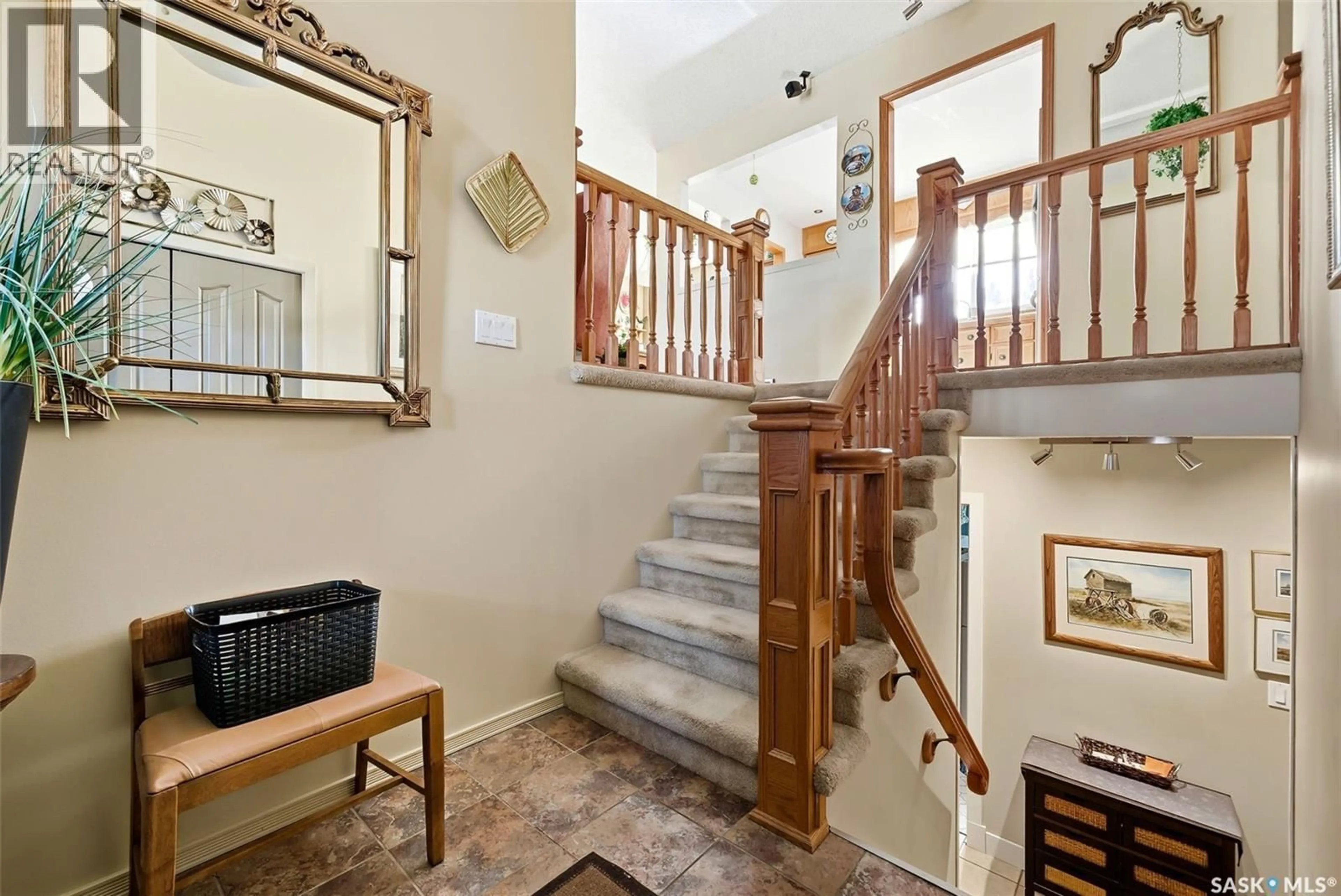 Indoor foyer for 142 GREEN MEADOW ROAD, Regina Saskatchewan S4V0A8