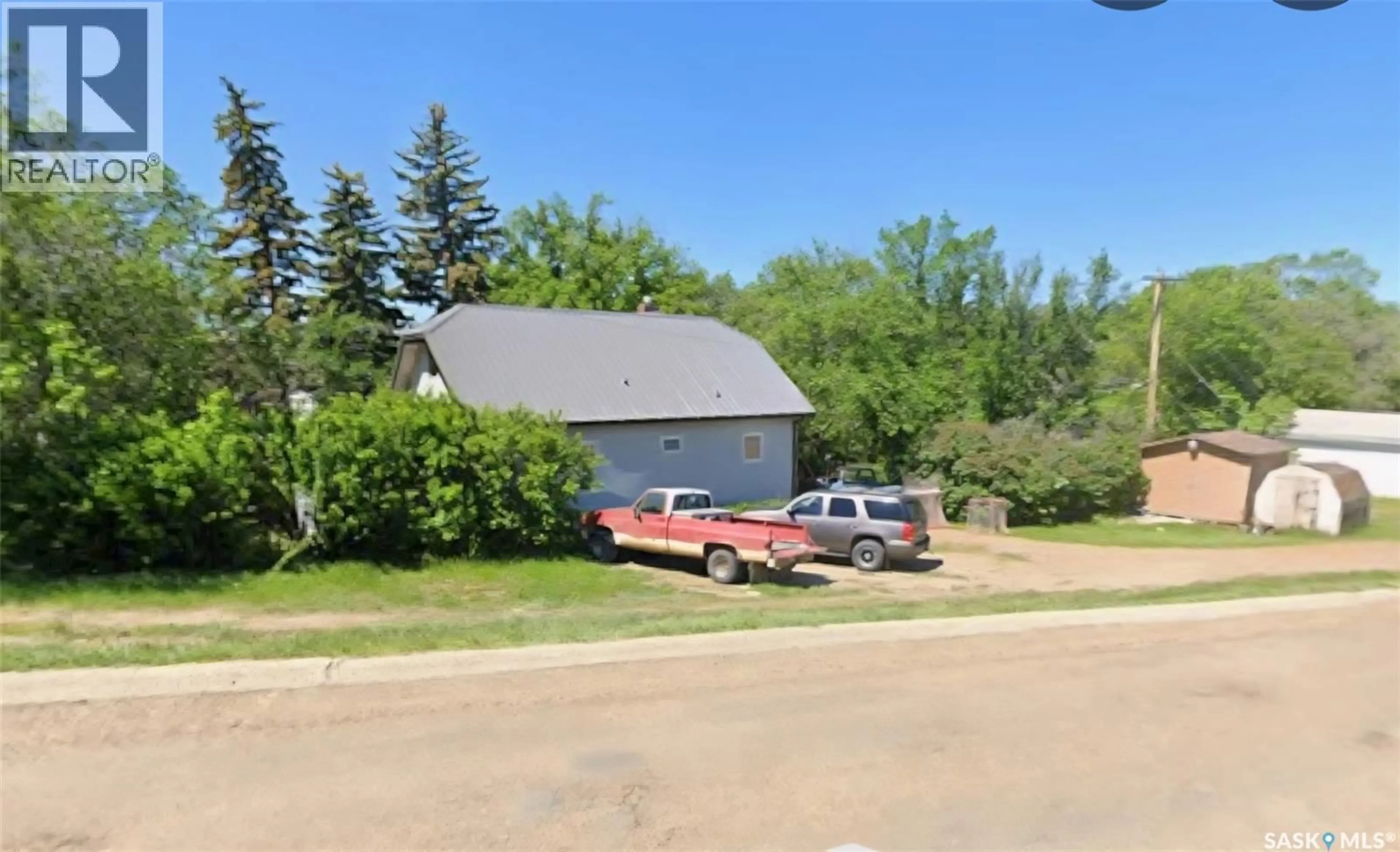 A pic from outside/outdoor area/front of a property/back of a property/a pic from drone, street for 2014 1ST STREET, Rockglen Saskatchewan S0H3R0