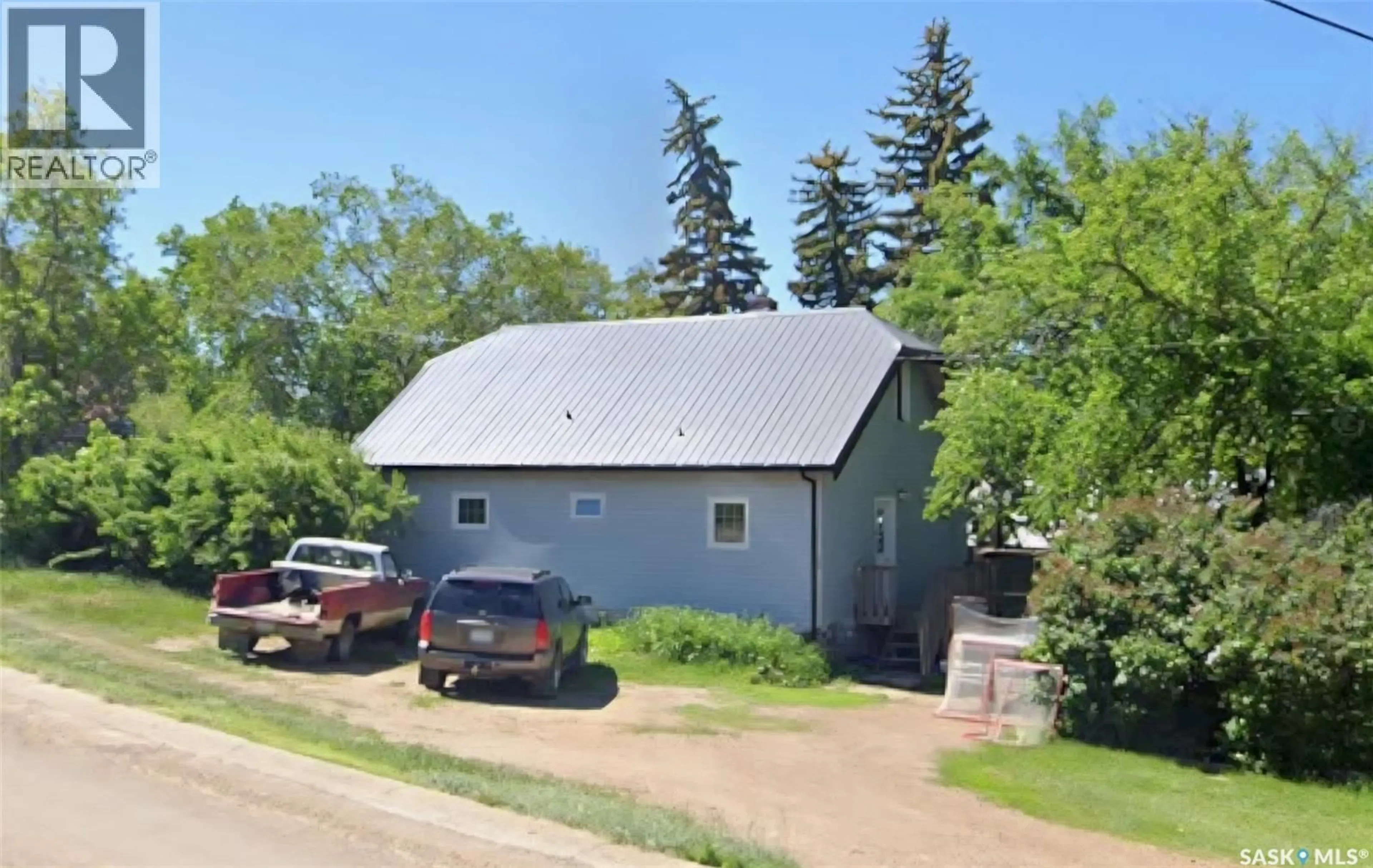 A pic from outside/outdoor area/front of a property/back of a property/a pic from drone, building for 2014 1ST STREET, Rockglen Saskatchewan S0H3R0