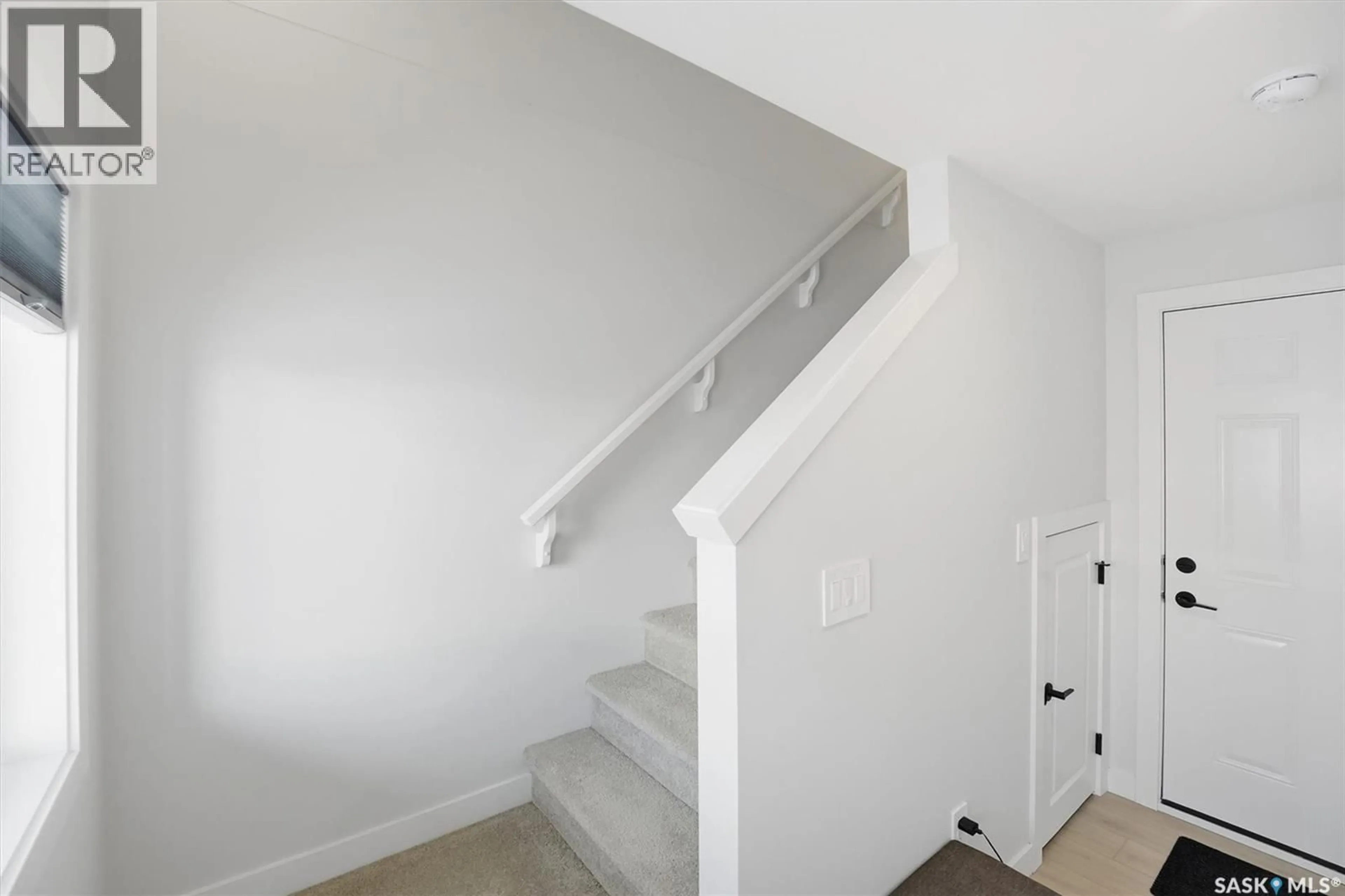 Stairs for 30 651 DUBOIS CRESCENT, Saskatoon Saskatchewan S7V1N3