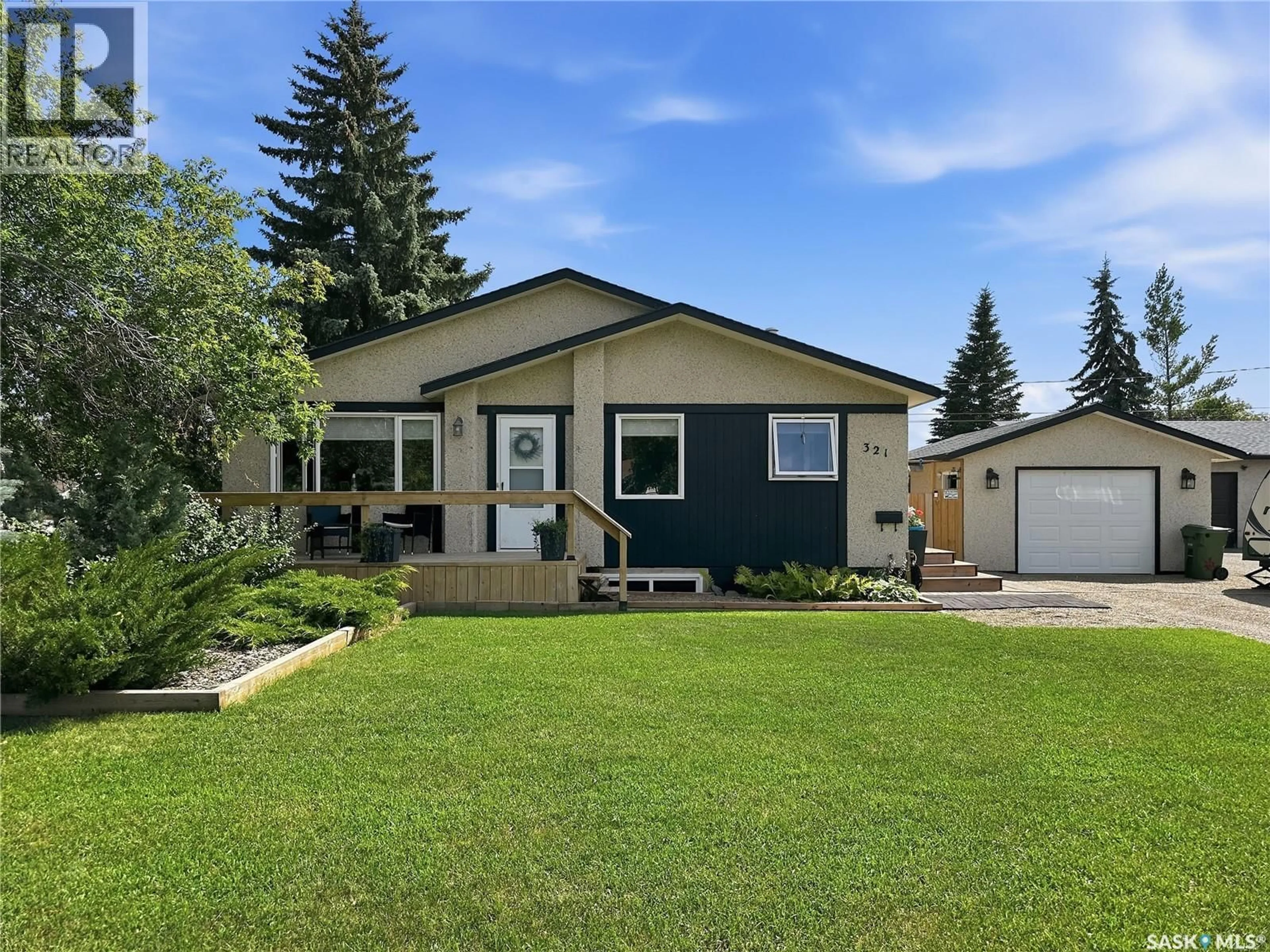 Home with vinyl exterior material, street for 321 27TH STREET, Battleford Saskatchewan S0M0E0