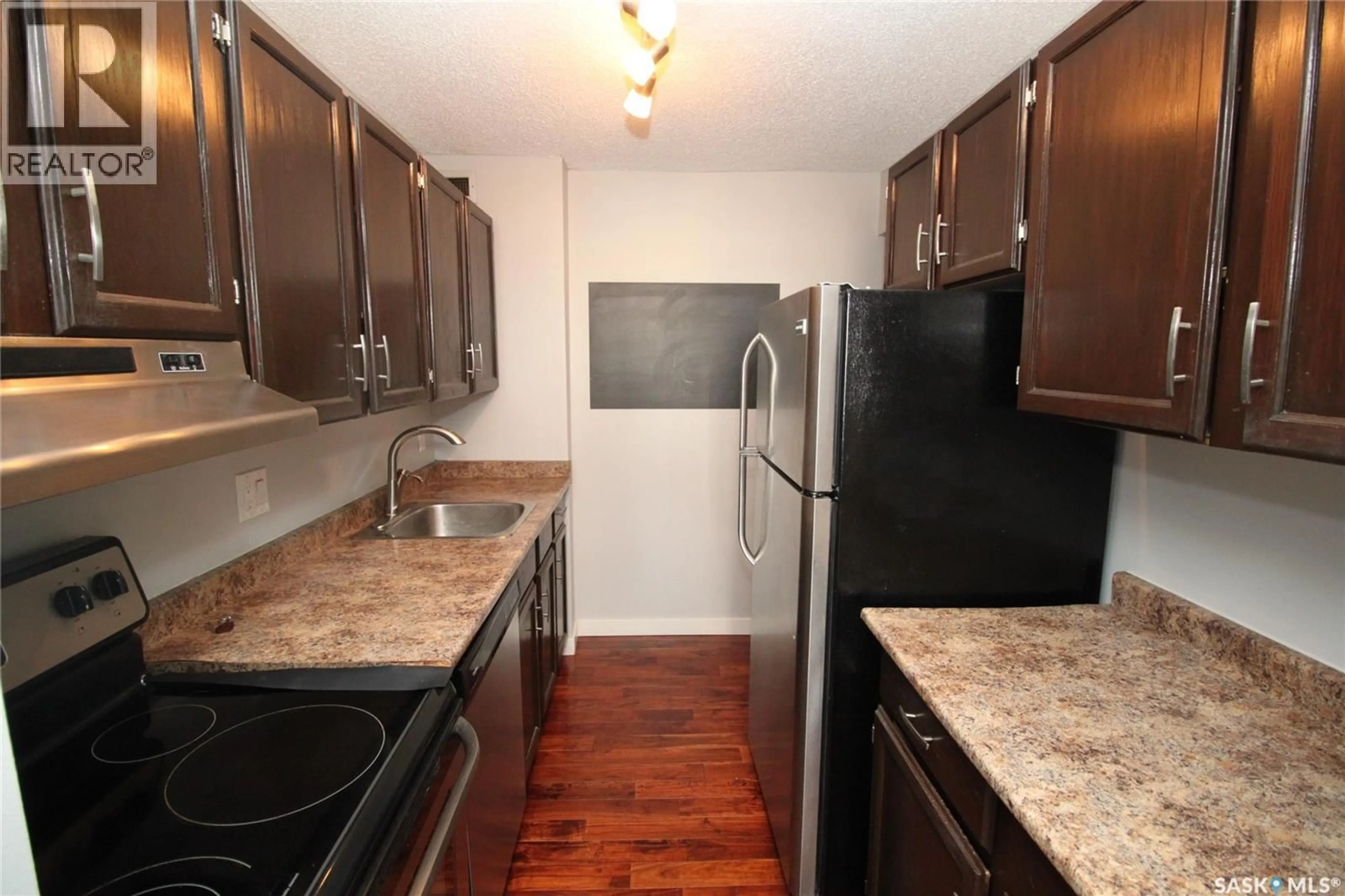 Standard kitchen, unknown for N - 506 430 5TH AVENUE, Saskatoon Saskatchewan S7K6Z2