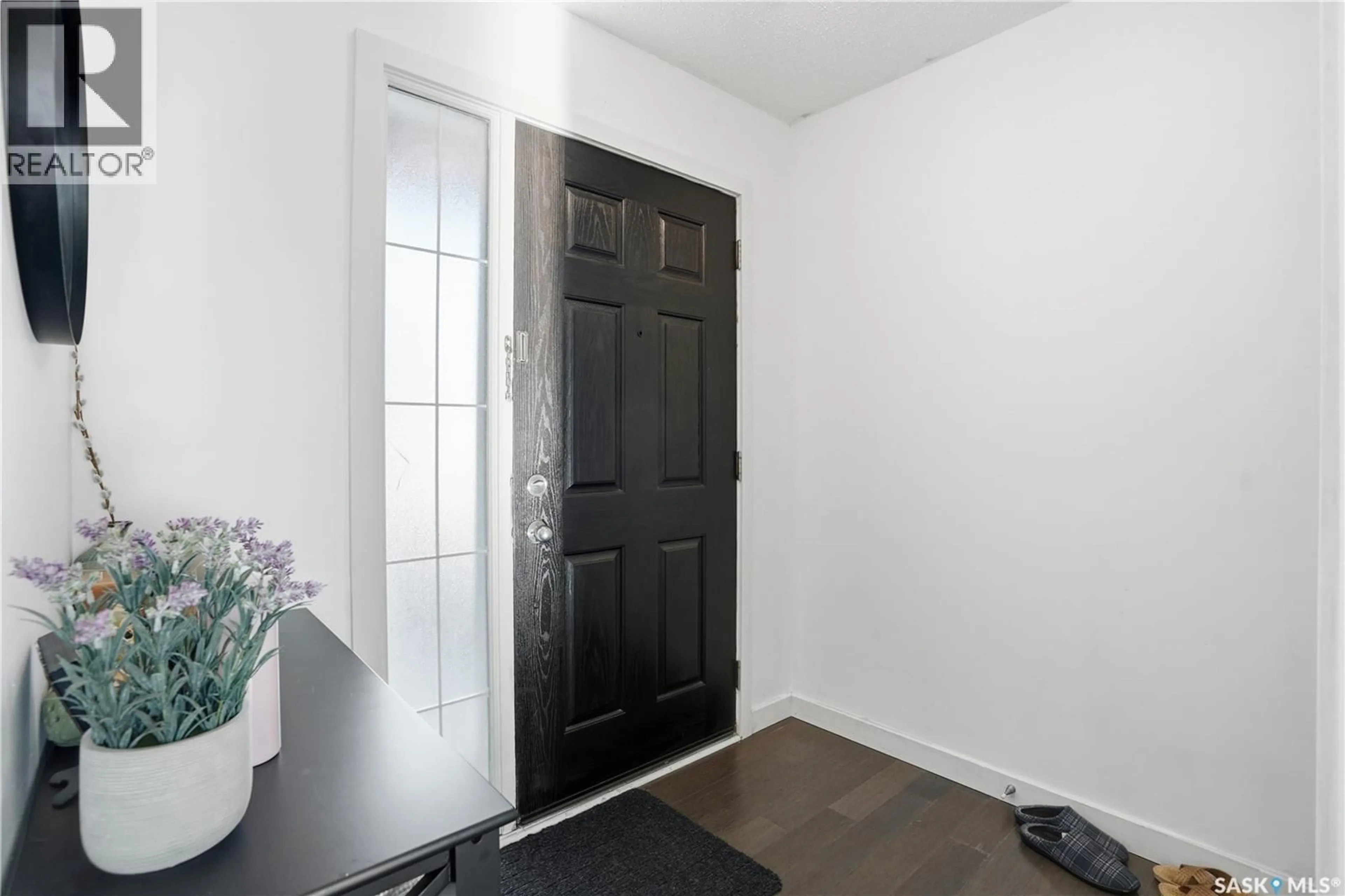 Indoor entryway for 106 - 410 LEDINGHAM WAY, Saskatoon Saskatchewan S7V0C4