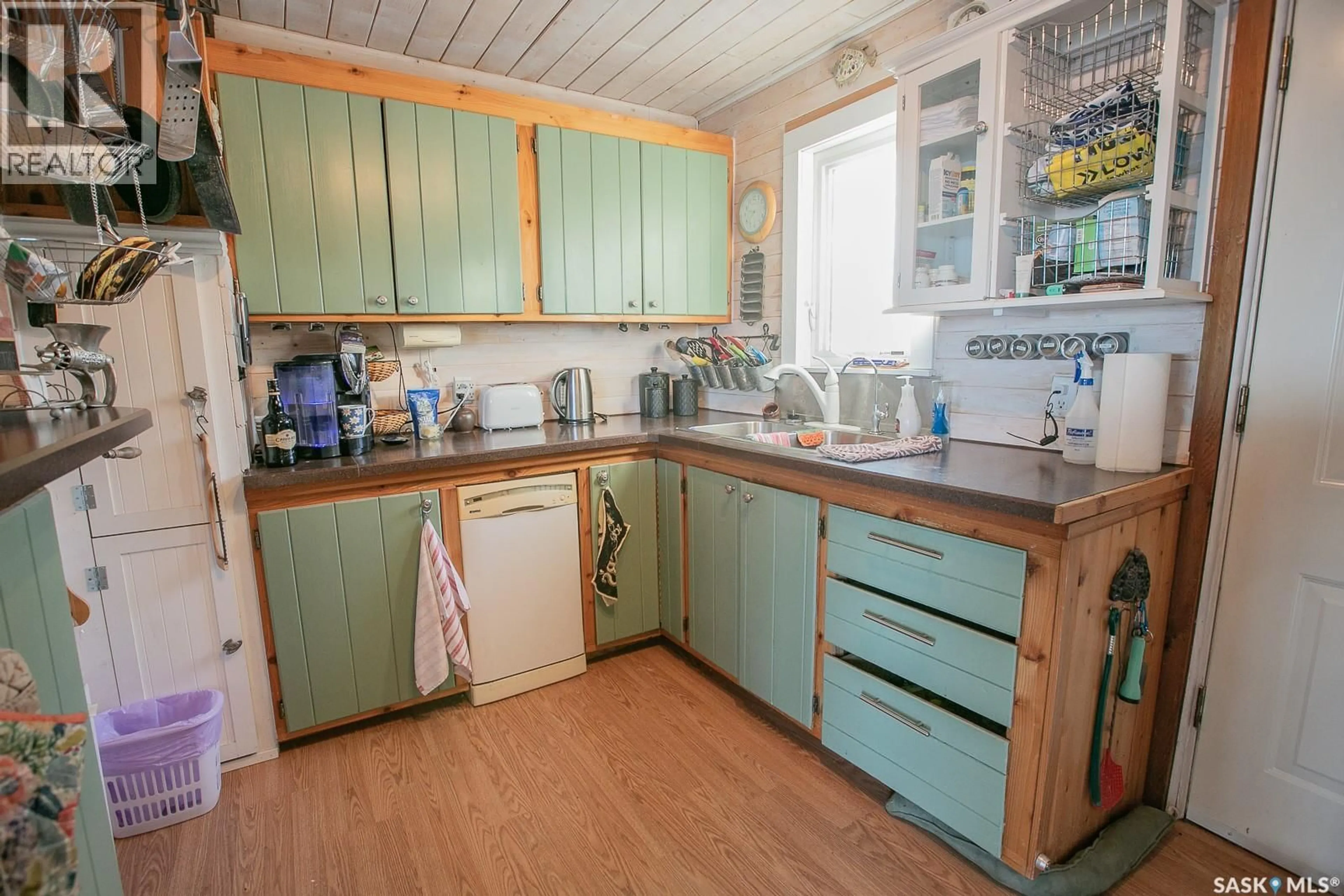 Standard kitchen, wood/laminate floor for 105 BRIERE DRIVE, Regina Beach Saskatchewan S0G4C0