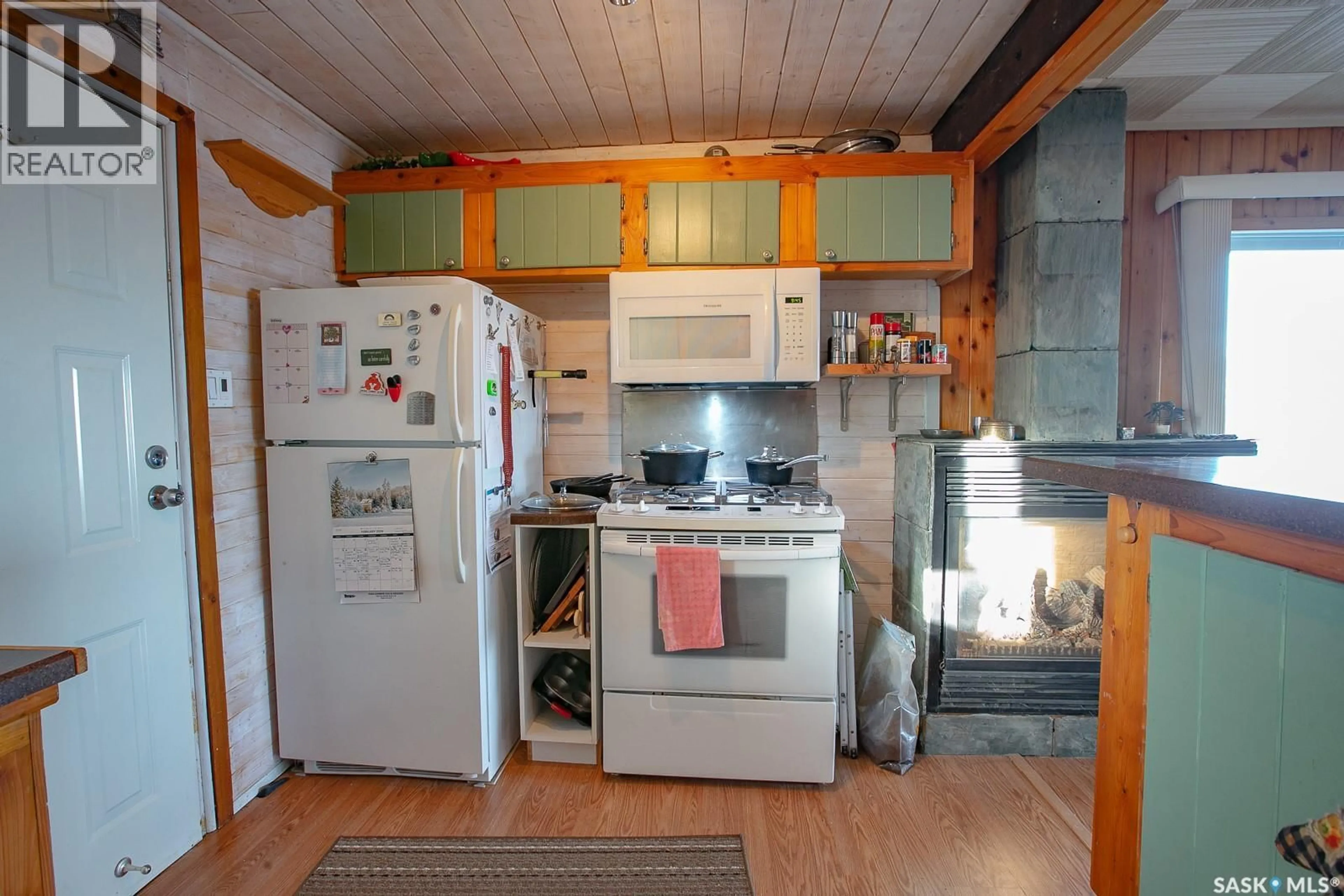 Standard kitchen, unknown for 105 BRIERE DRIVE, Regina Beach Saskatchewan S0G4C0