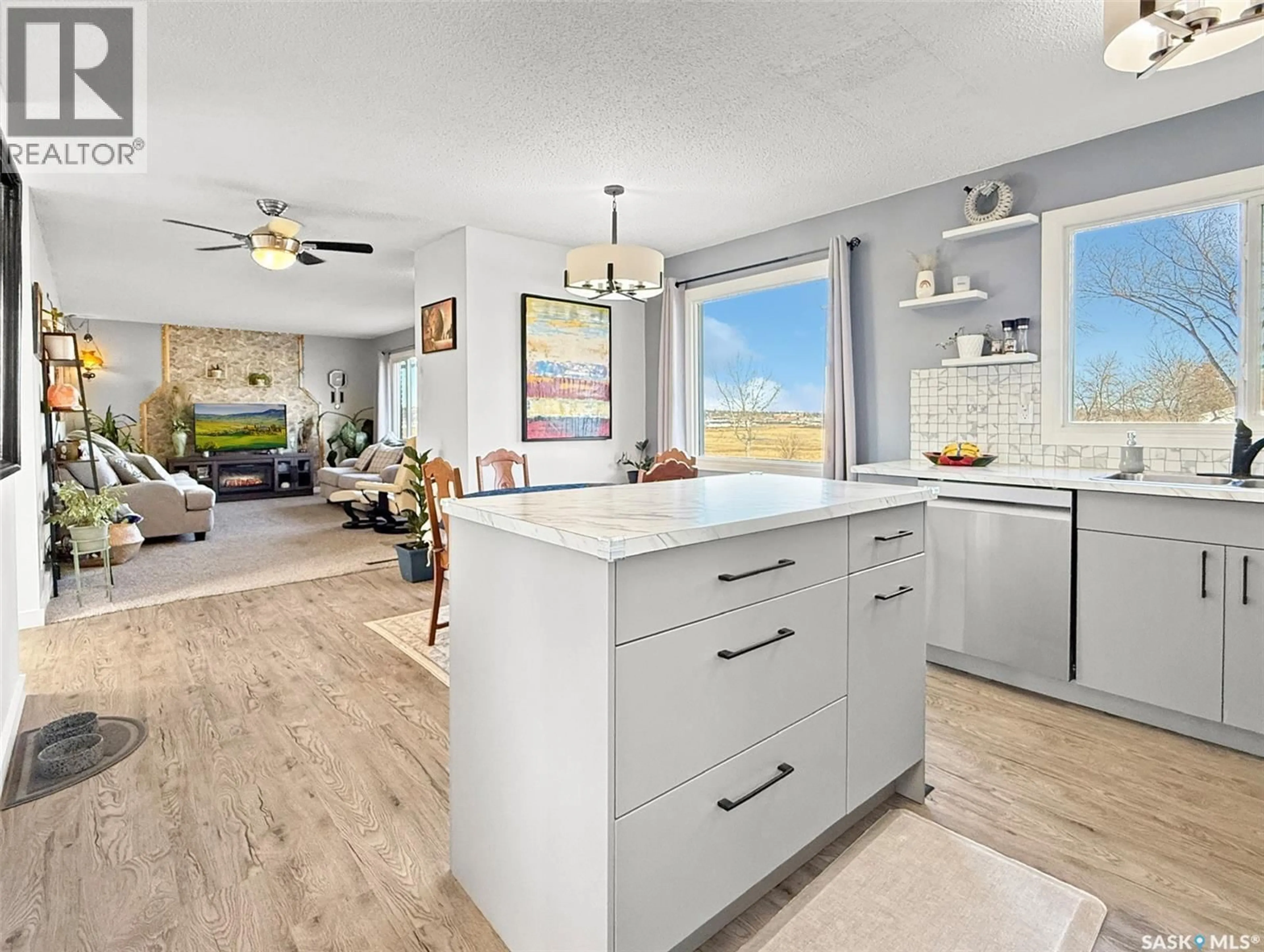 Open concept kitchen, ceramic/tile floor for 132 HAW PLACE, Swift Current Saskatchewan S9H4B7