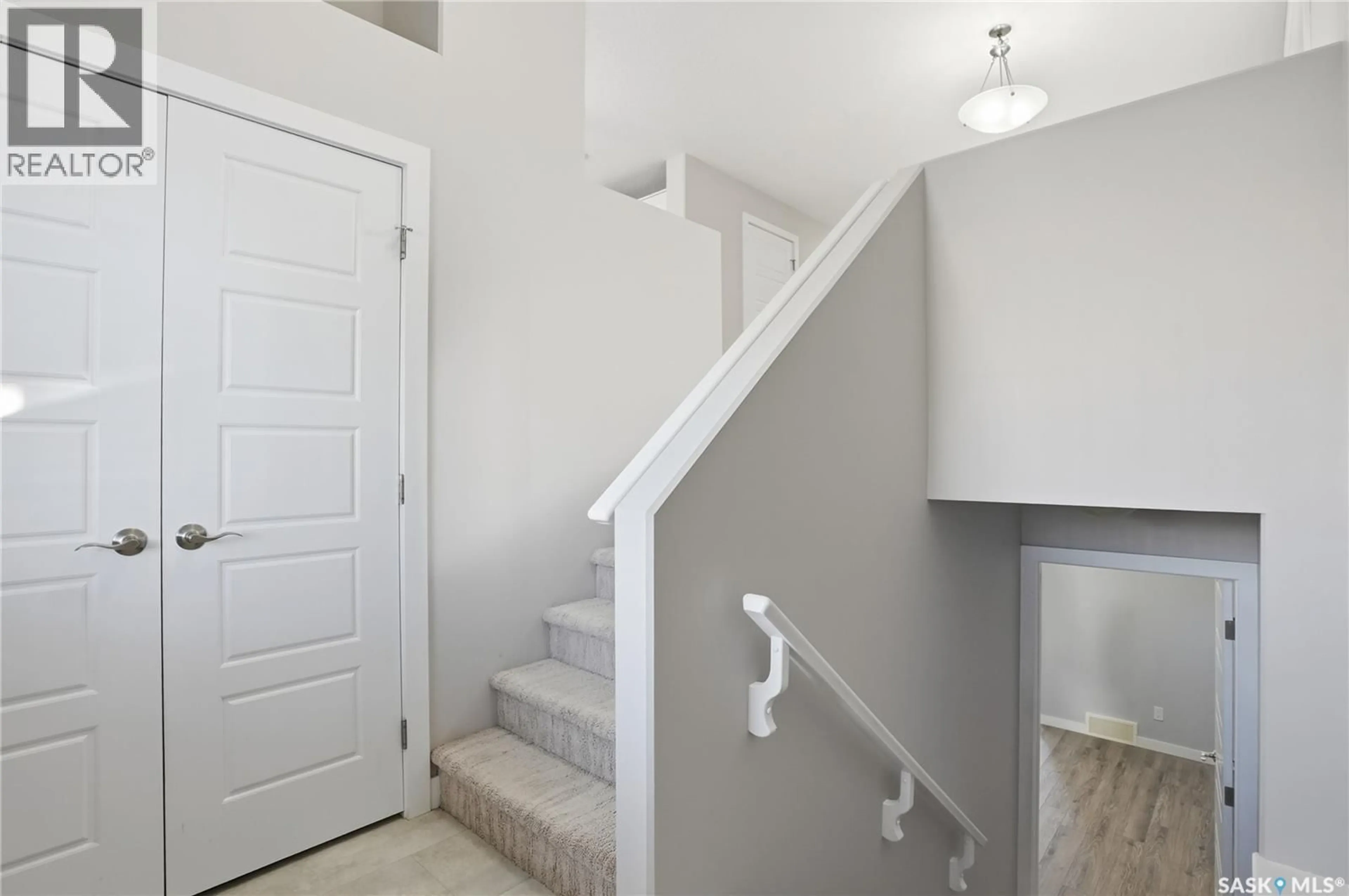 Indoor entryway for 430 BOYKOWICH STREET, Saskatoon Saskatchewan S7W0S6