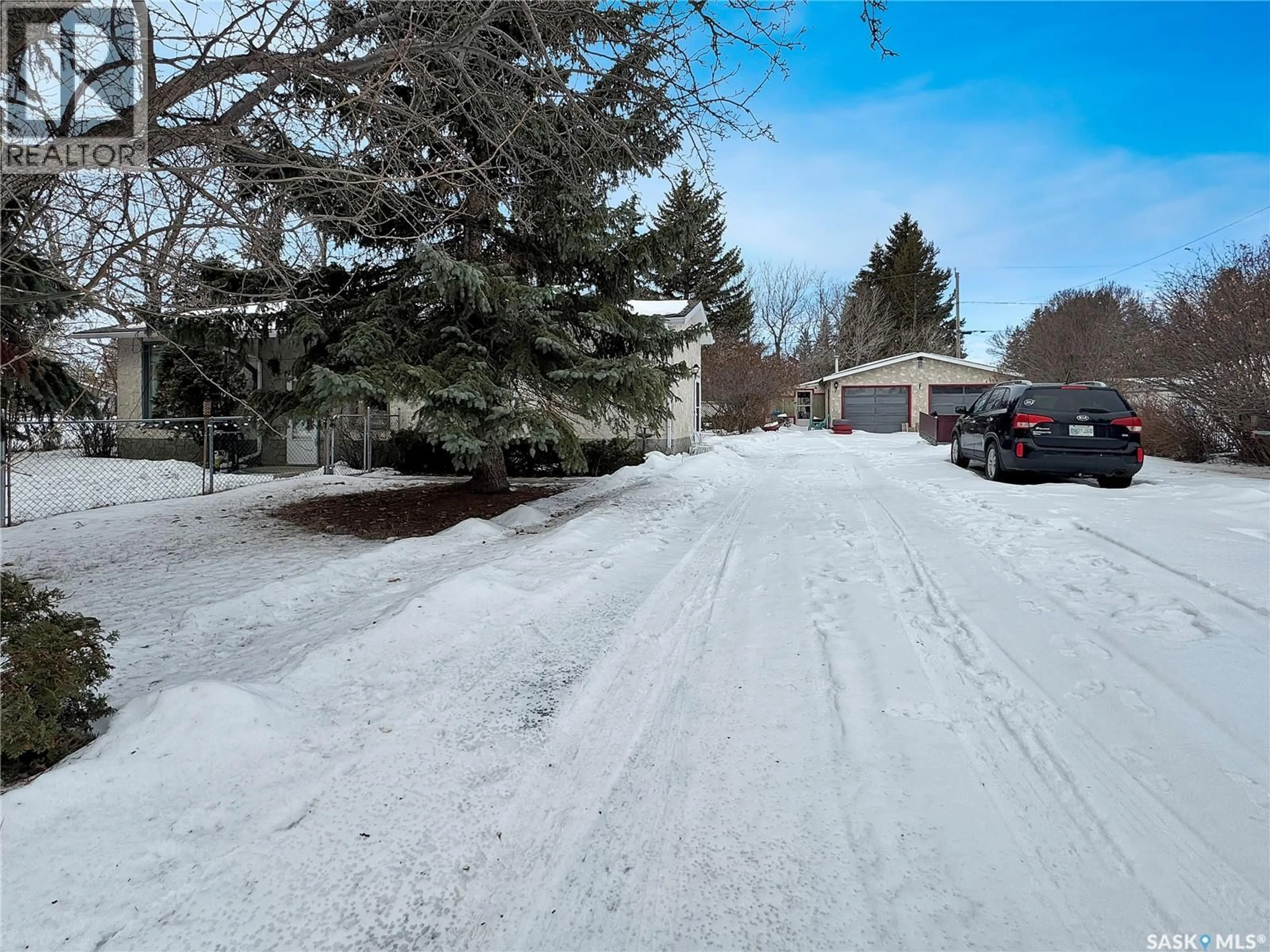 Parking for 301 & 303 OTTER STREET, Cut Knife Saskatchewan S0M0N0