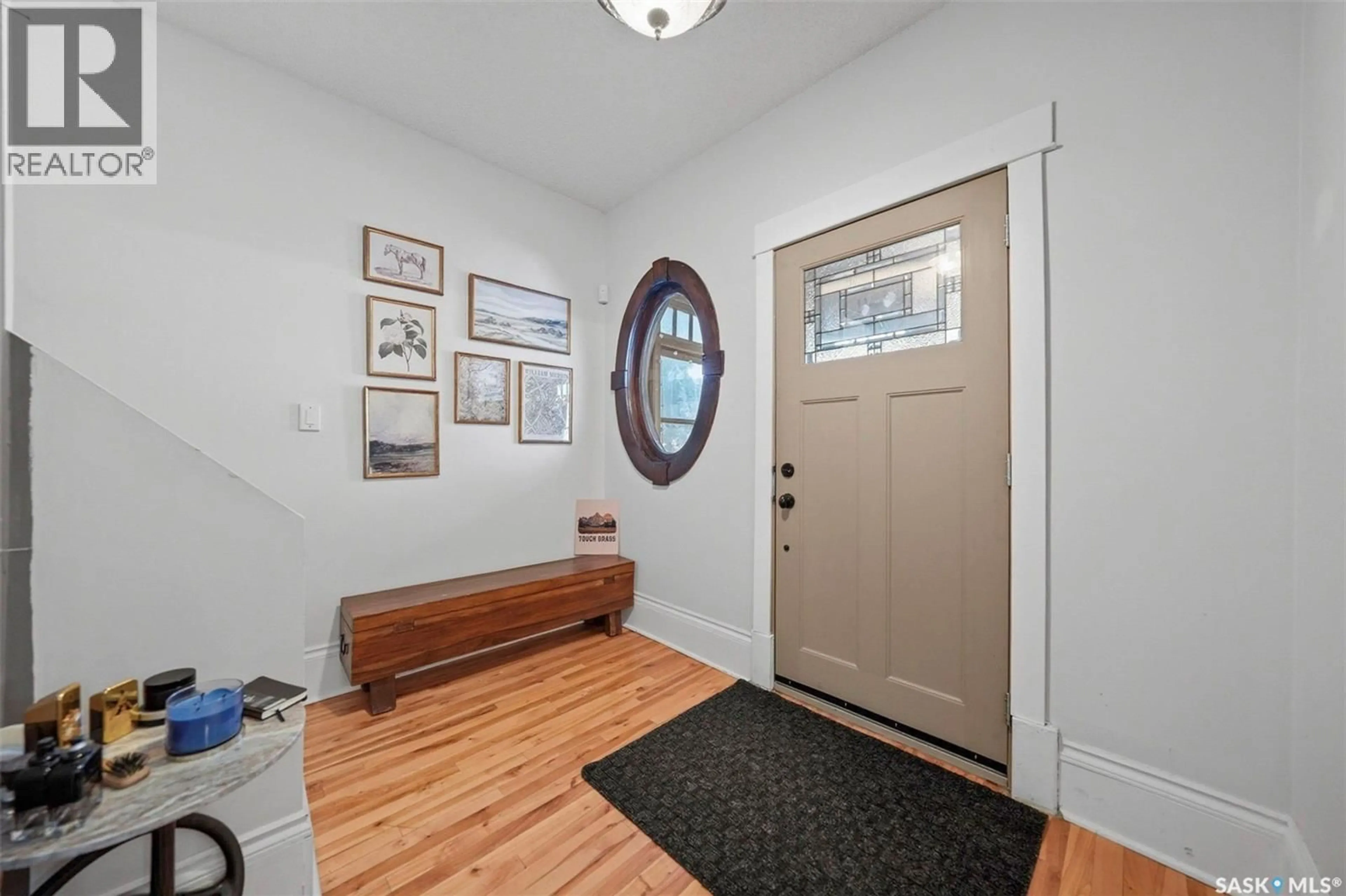 Indoor entryway for 106 8TH STREET, Saskatoon Saskatchewan S7H0N9